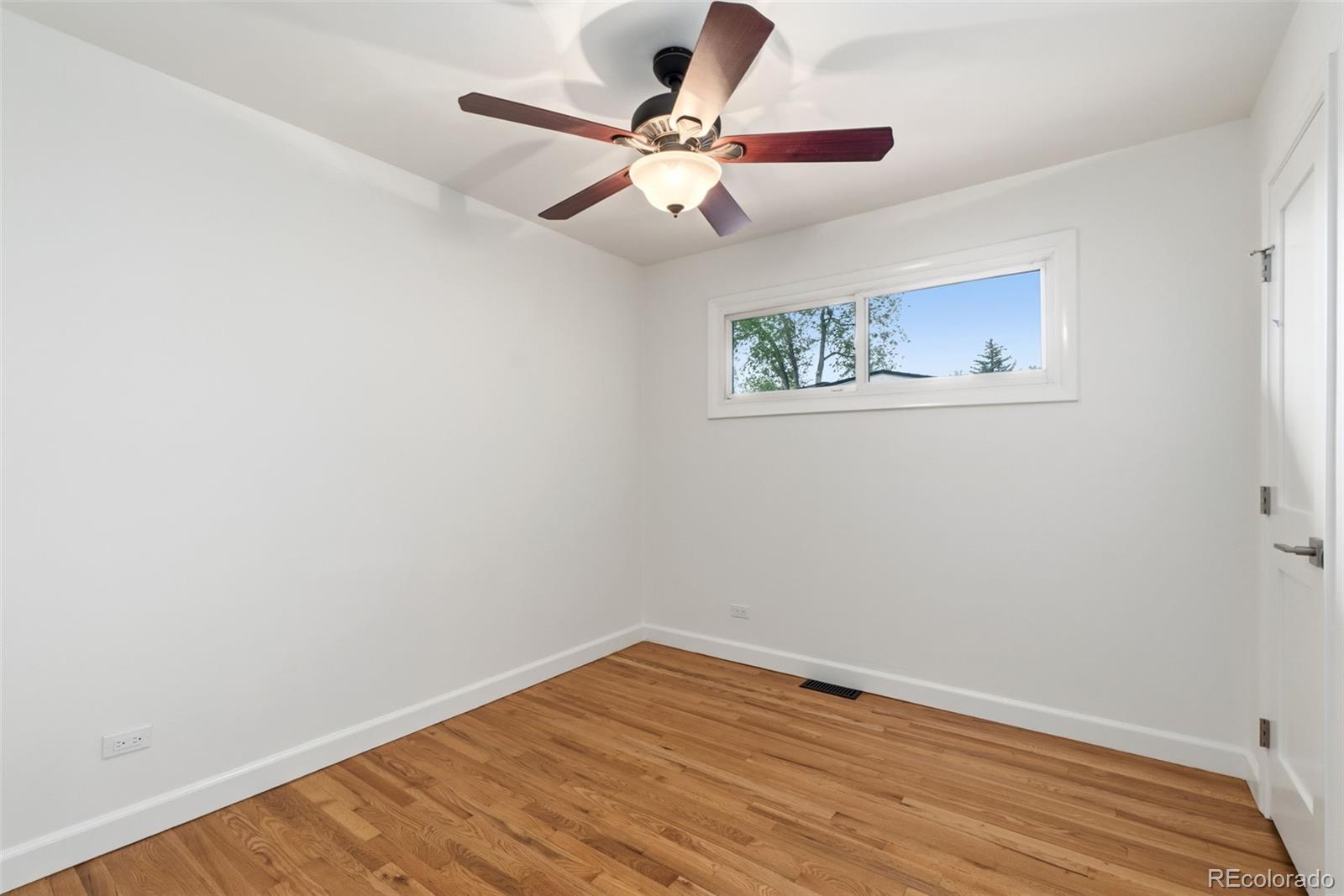 425 W 4th Avenue Drive