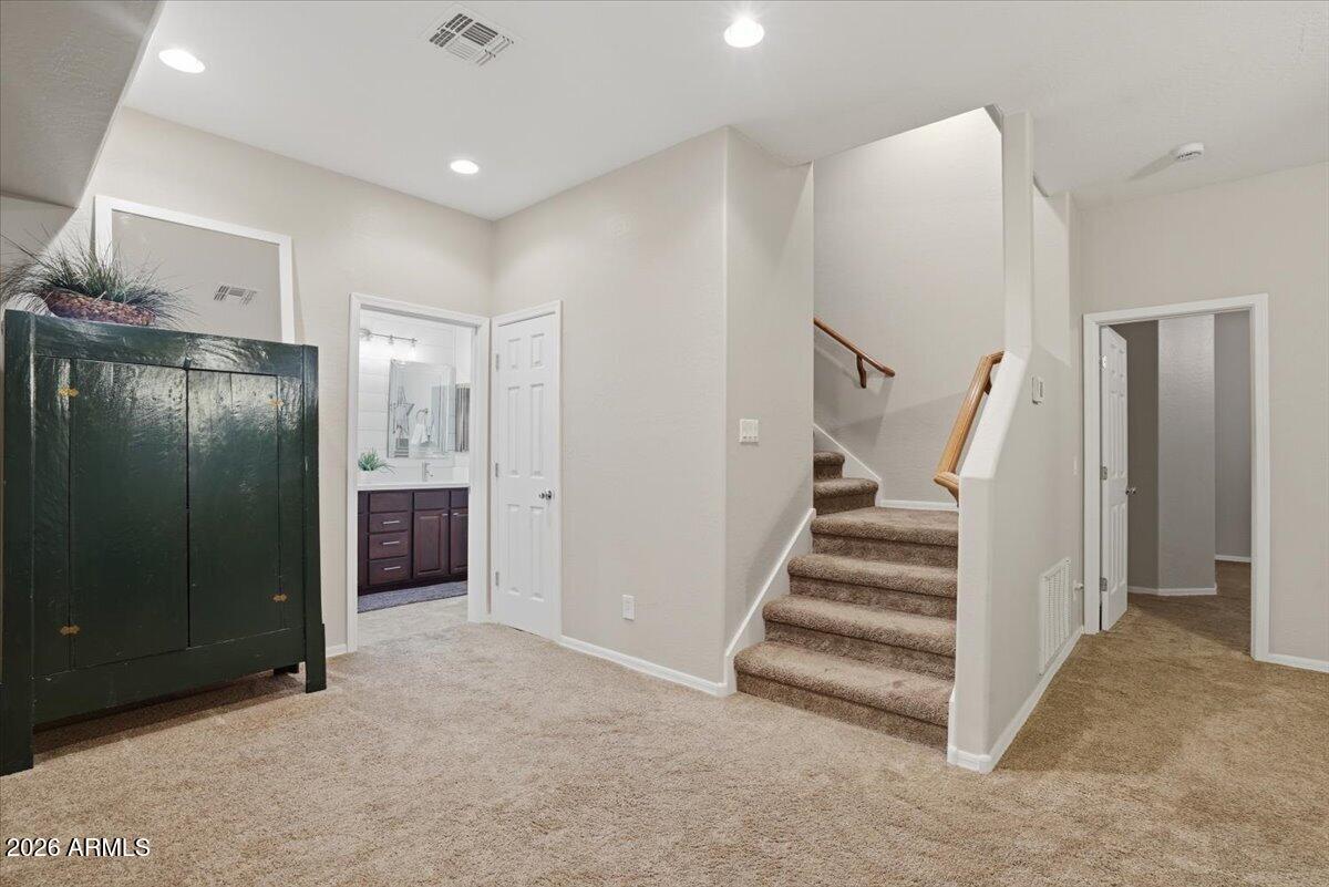 1122 E LODGEPOLE Drive