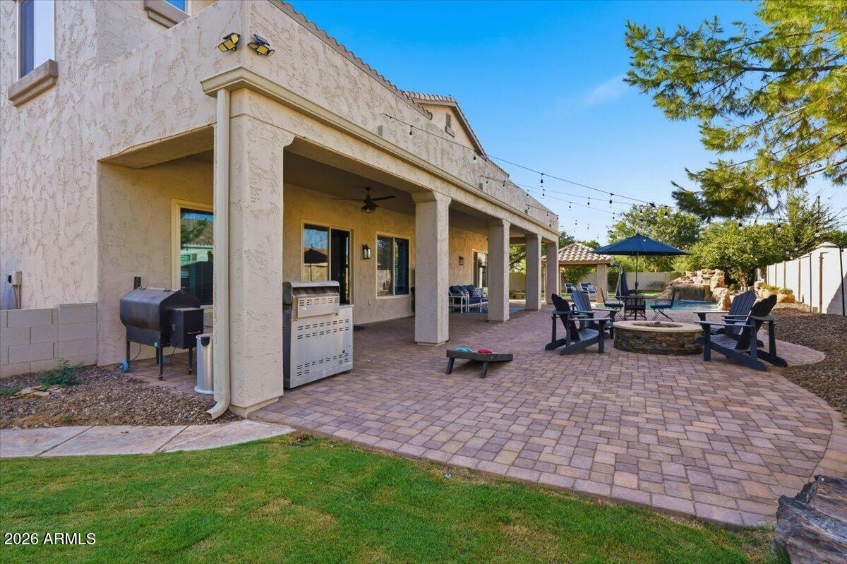 1122 E LODGEPOLE Drive