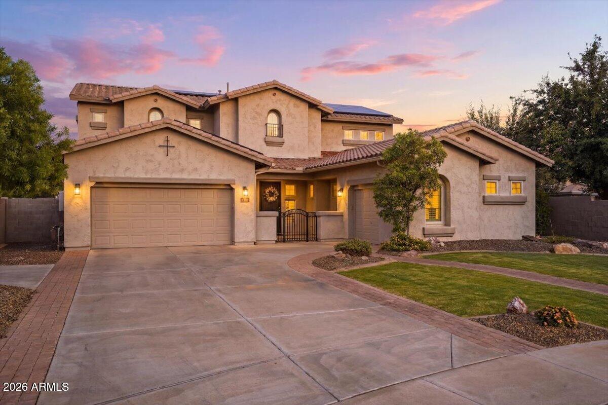 1122 E LODGEPOLE Drive