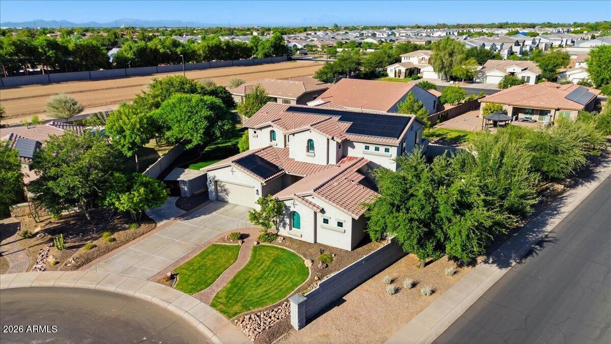 1122 E LODGEPOLE Drive