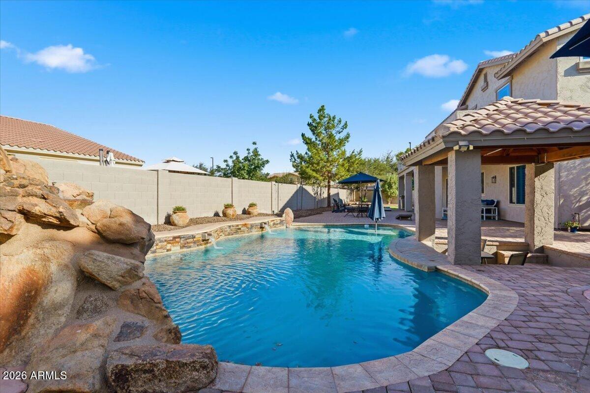 1122 E LODGEPOLE Drive