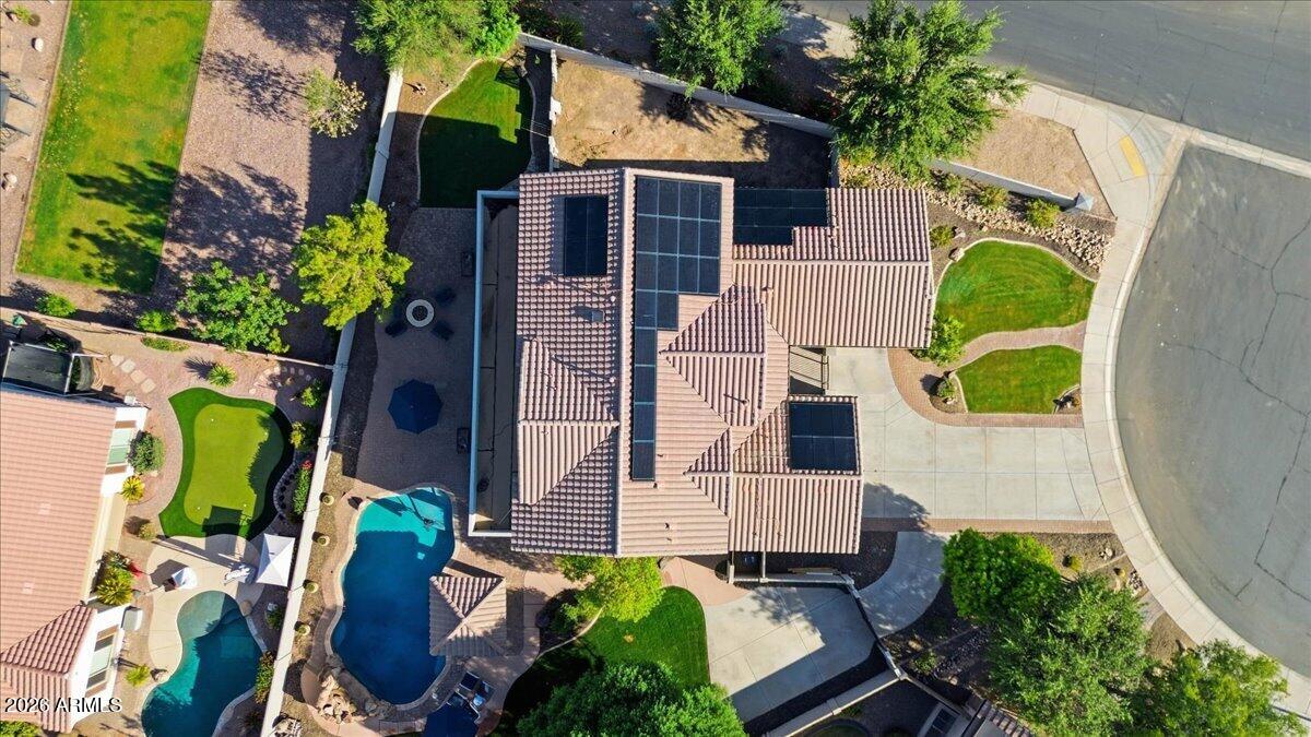 1122 E LODGEPOLE Drive