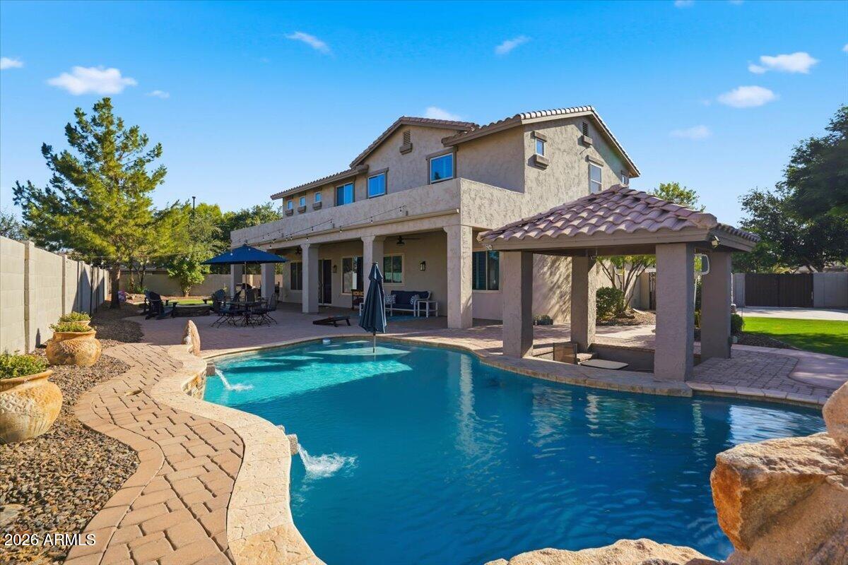 1122 E LODGEPOLE Drive