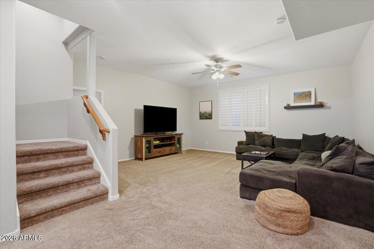 1122 E LODGEPOLE Drive