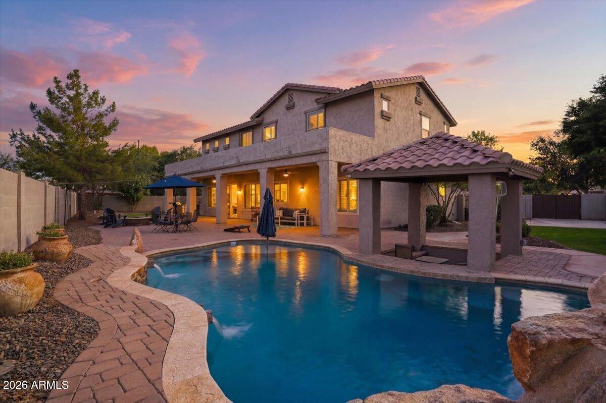 1122 E LODGEPOLE Drive