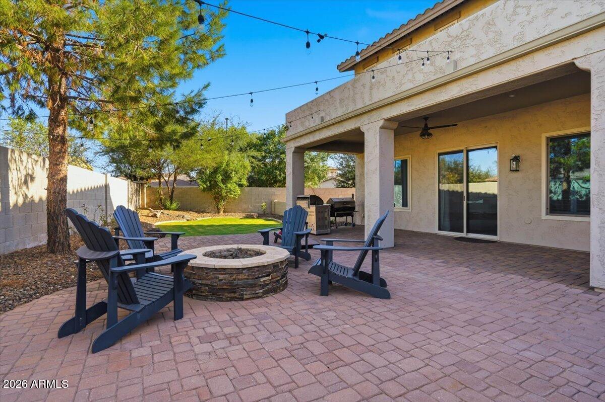 1122 E LODGEPOLE Drive