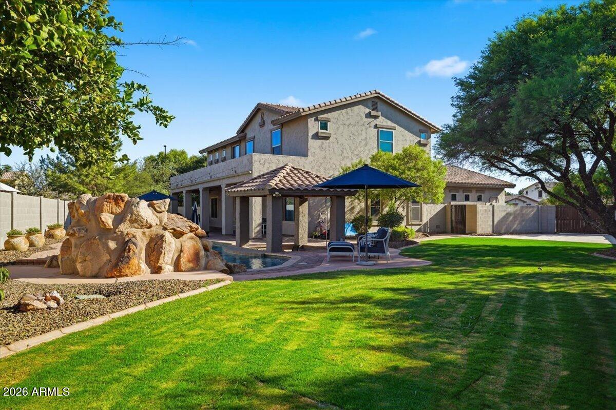 1122 E LODGEPOLE Drive