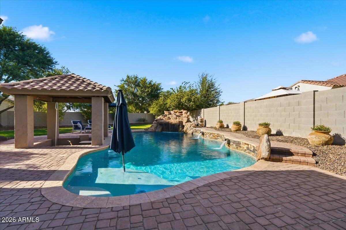 1122 E LODGEPOLE Drive