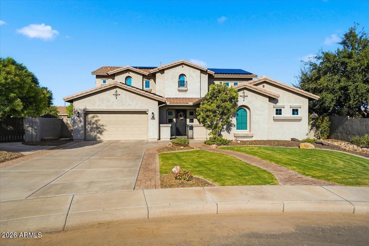 1122 E LODGEPOLE Drive