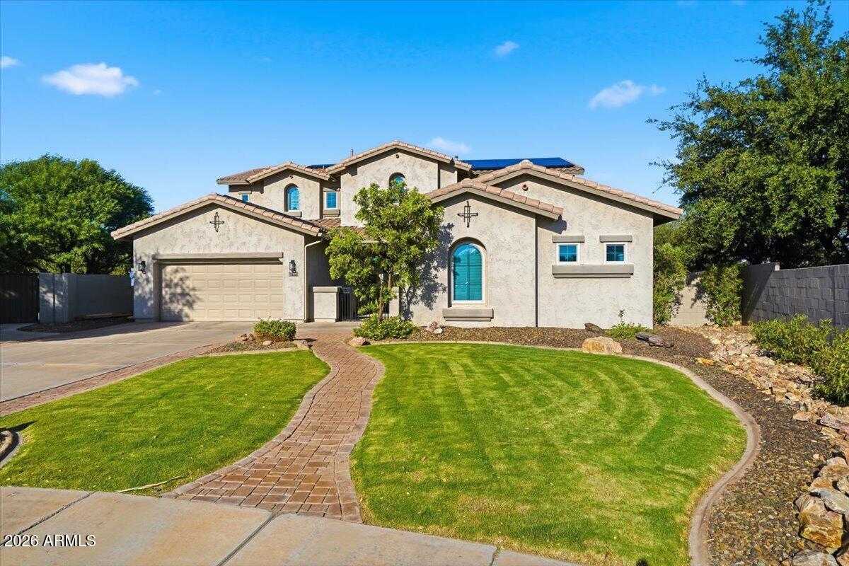1122 E LODGEPOLE Drive