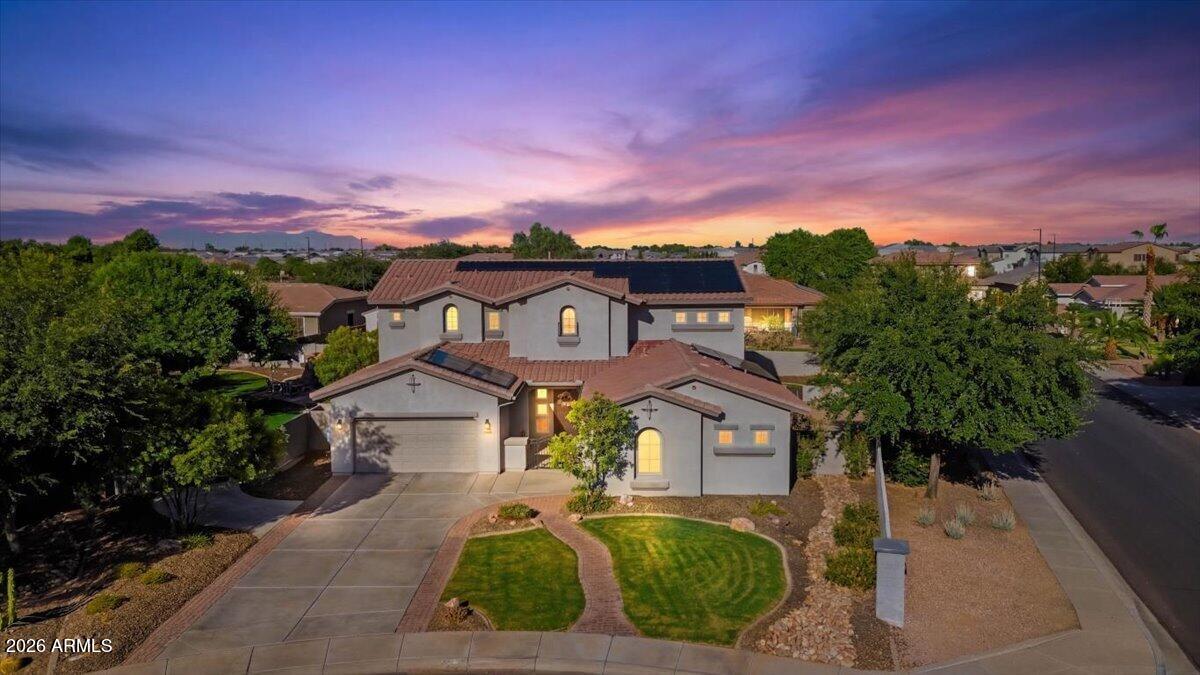 1122 E LODGEPOLE Drive