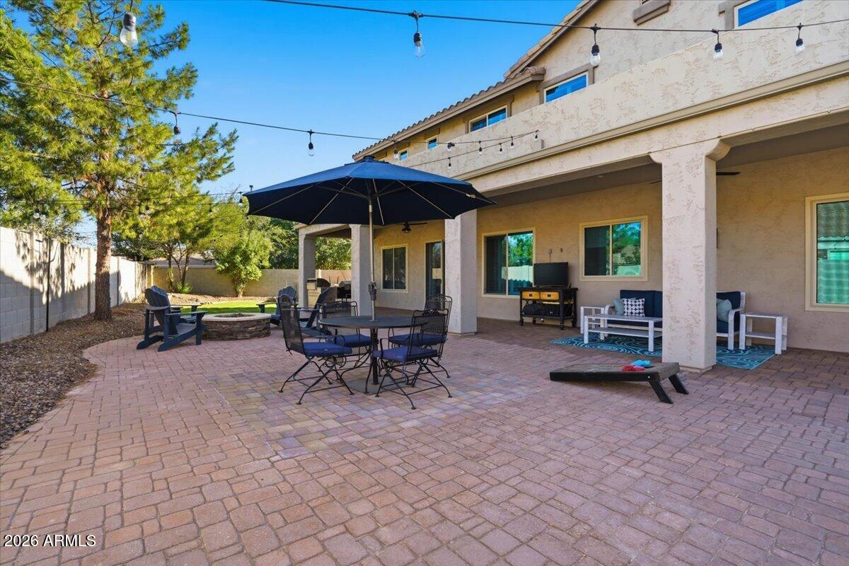 1122 E LODGEPOLE Drive