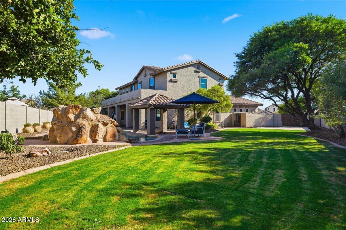 1122 E LODGEPOLE Drive