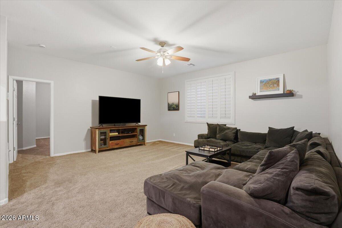1122 E LODGEPOLE Drive