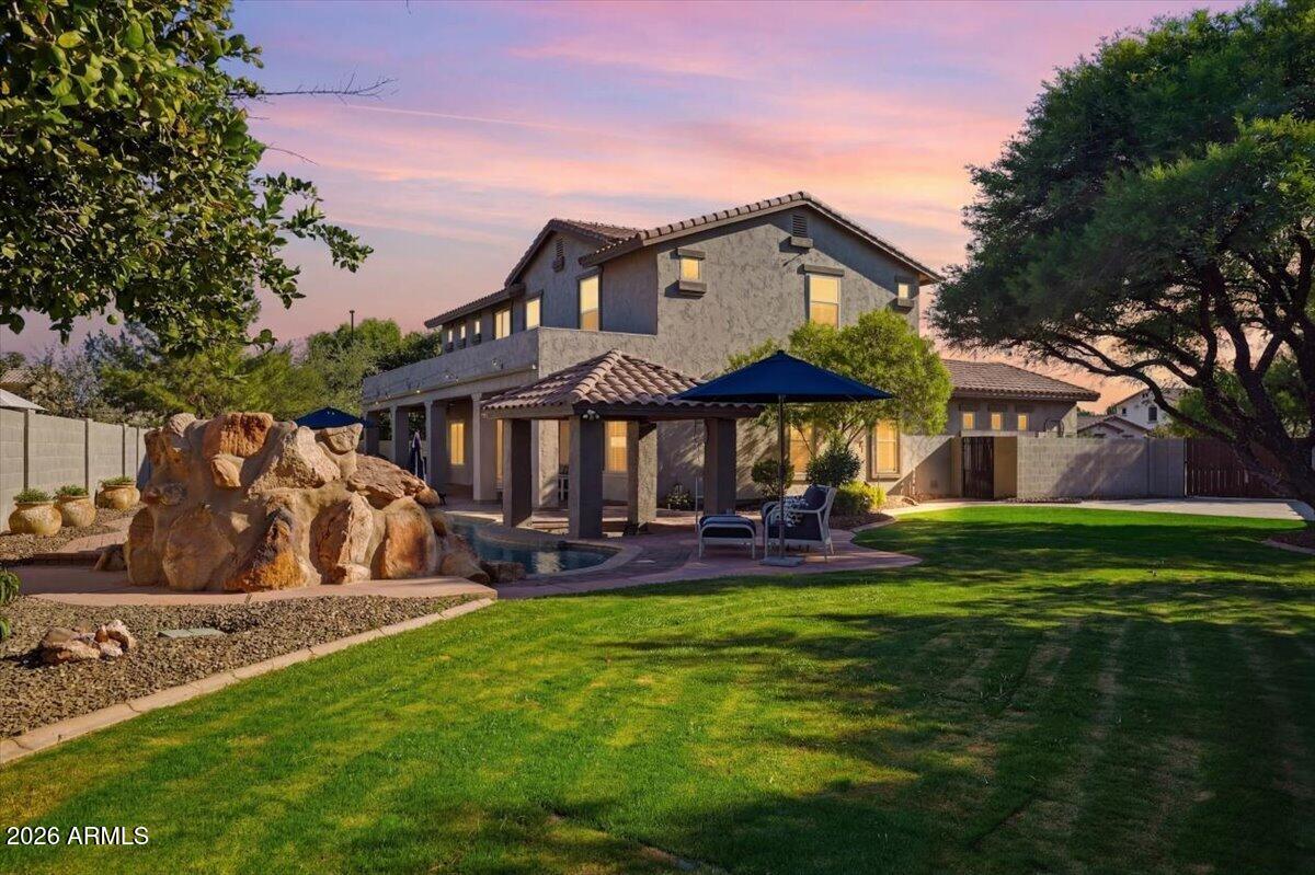 1122 E LODGEPOLE Drive