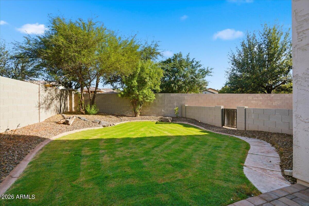 1122 E LODGEPOLE Drive