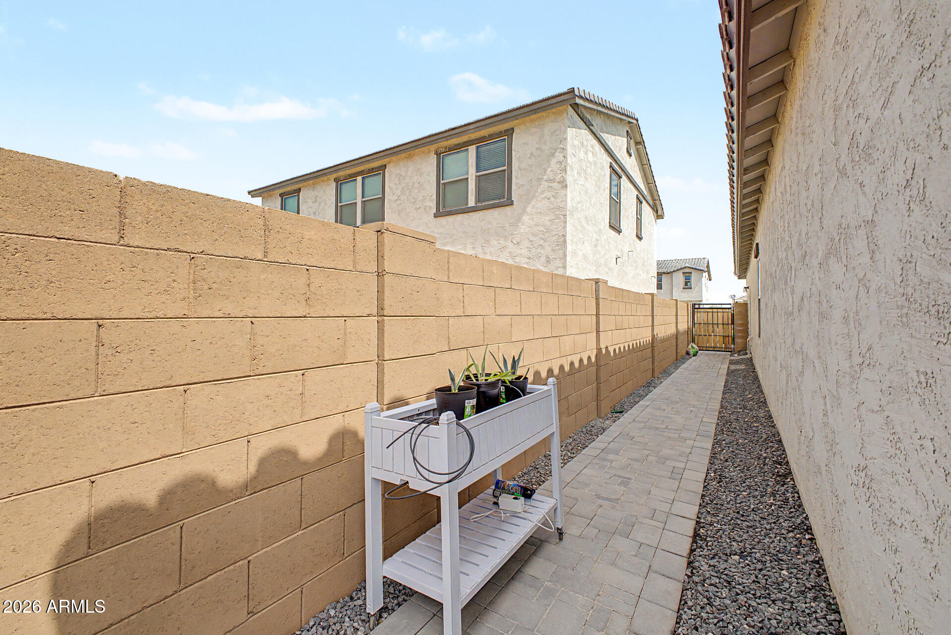 42385 W ROJO Street