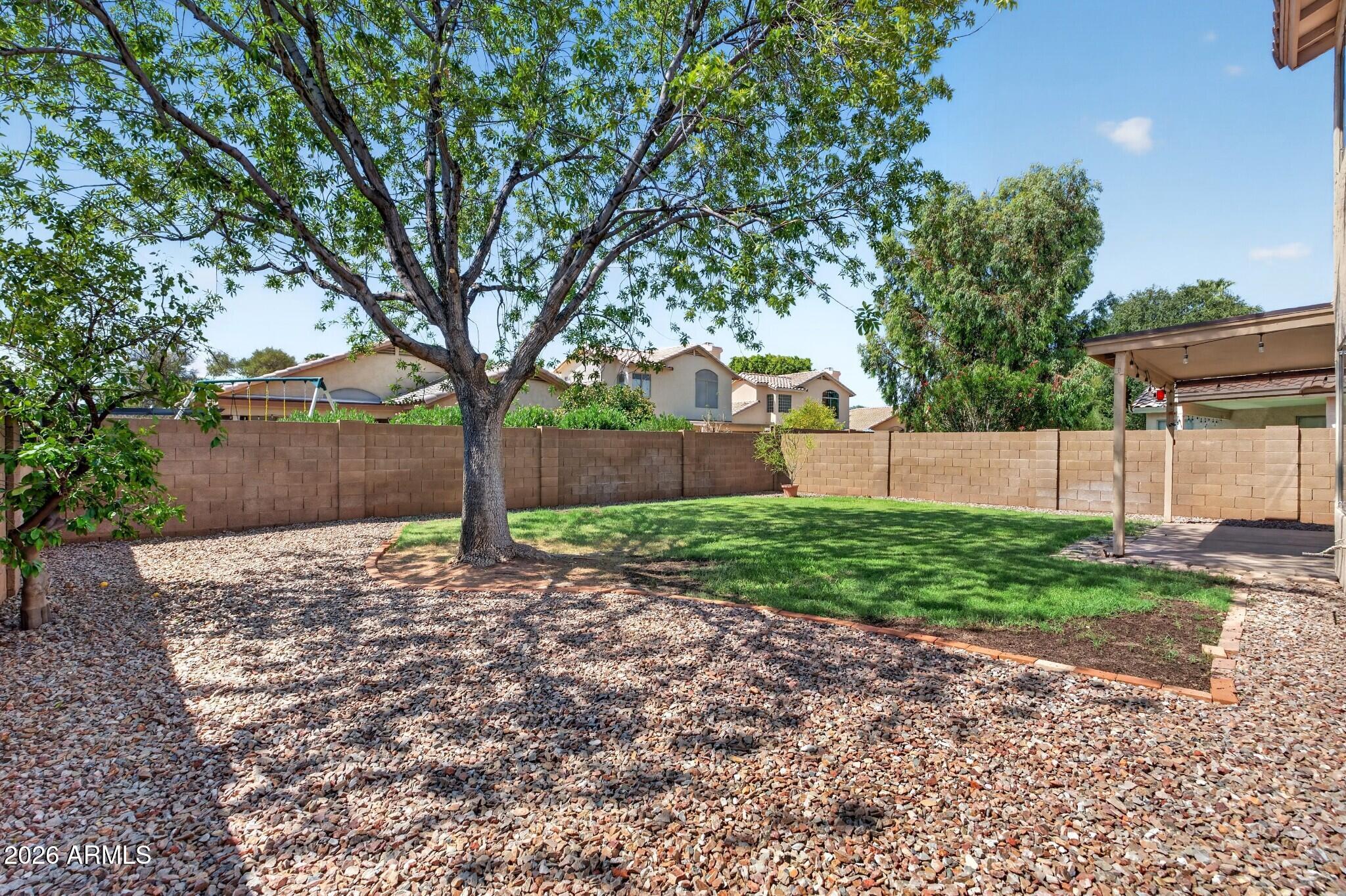 1633 E BARBARITA Avenue