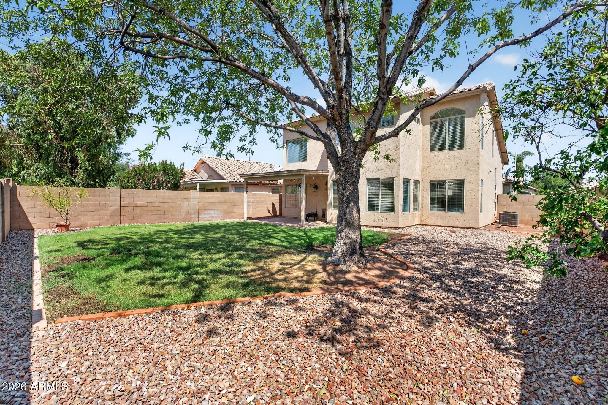 1633 E BARBARITA Avenue