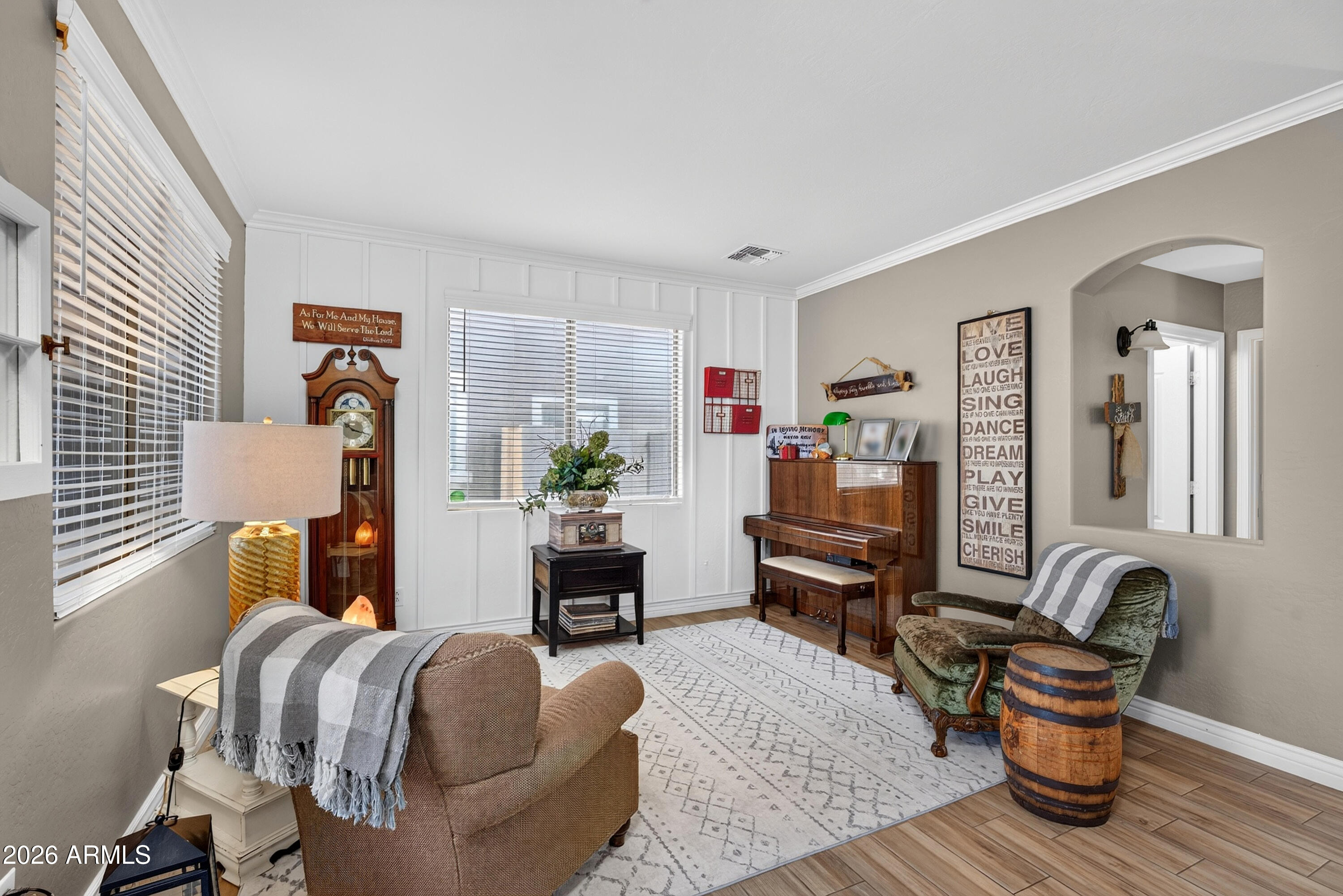 879 W HOLSTEIN Trail