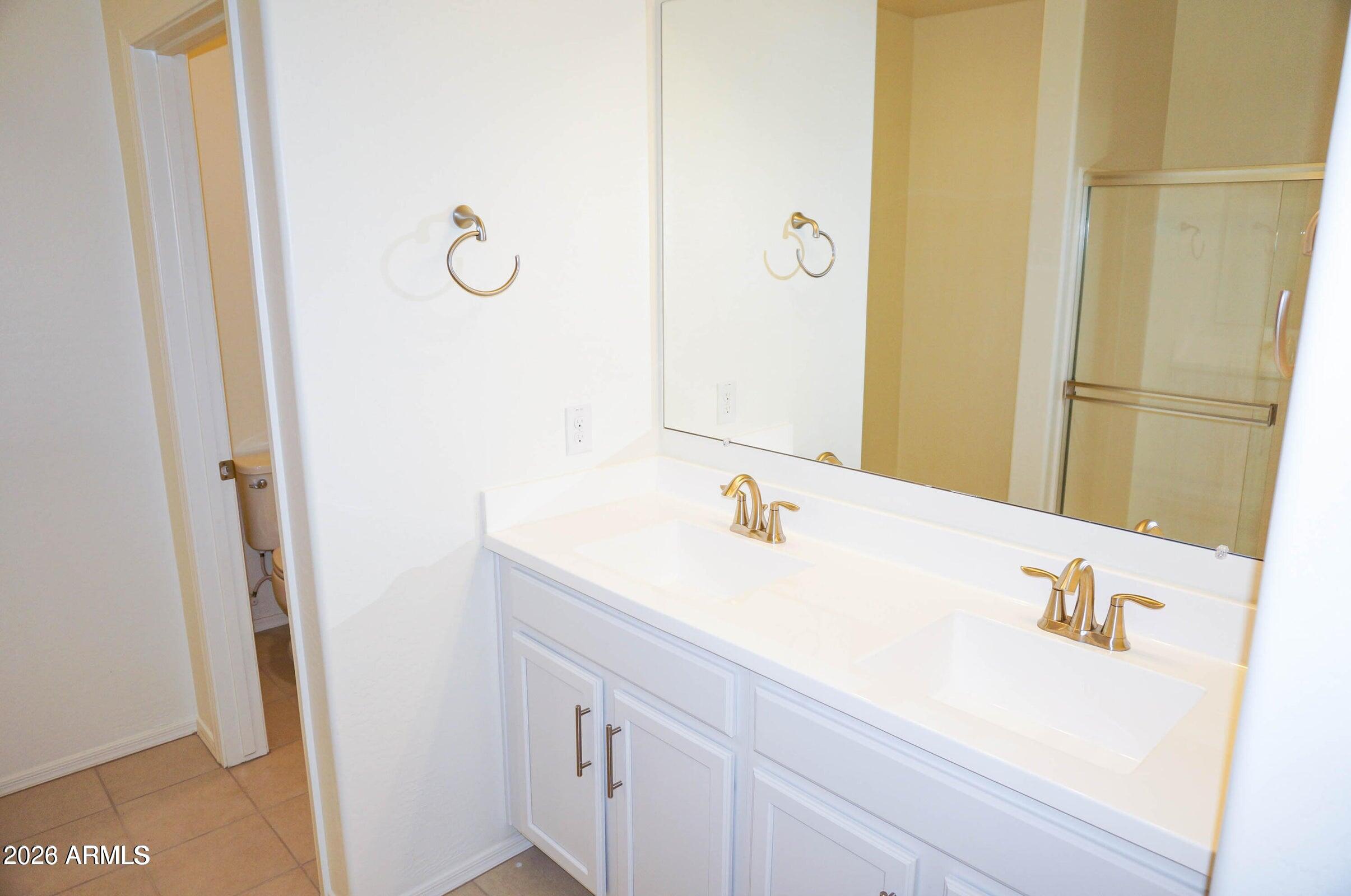 104 E MOONLIGHT Trail