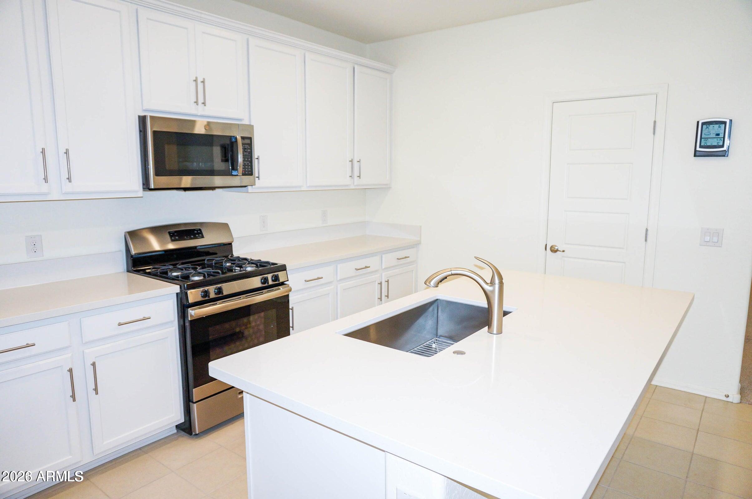 104 E MOONLIGHT Trail
