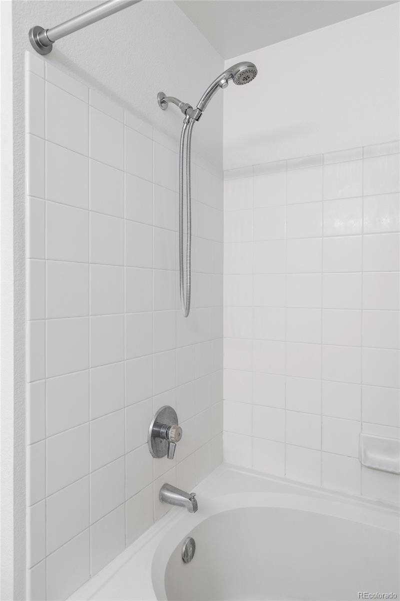 6013 Castlegate Drive Unit: D33