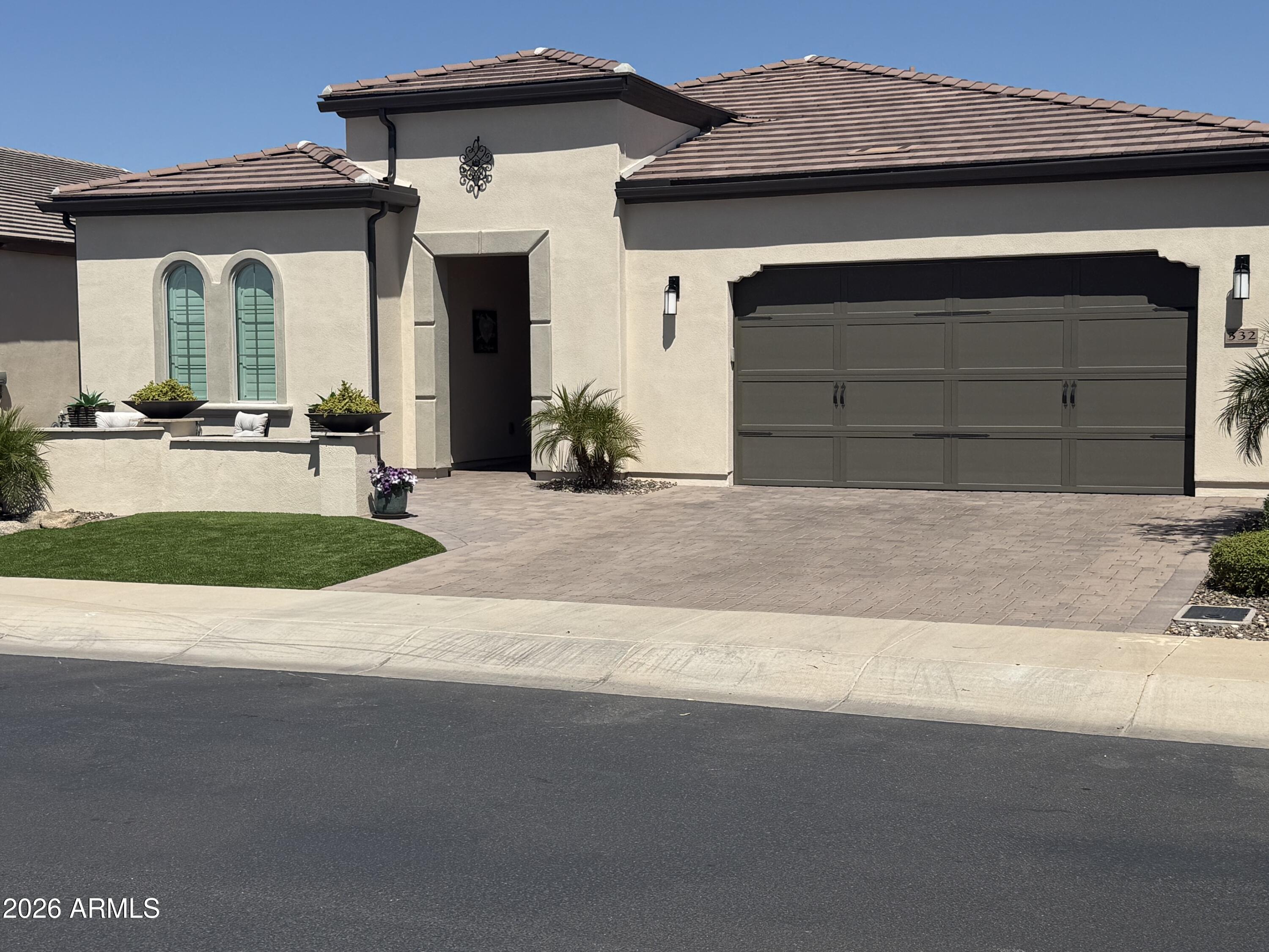 332 E BRACCIANO Avenue