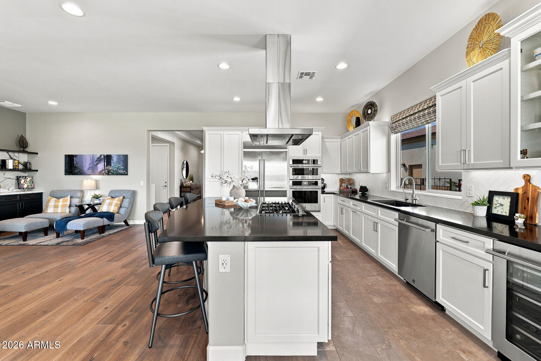 332 E BRACCIANO Avenue