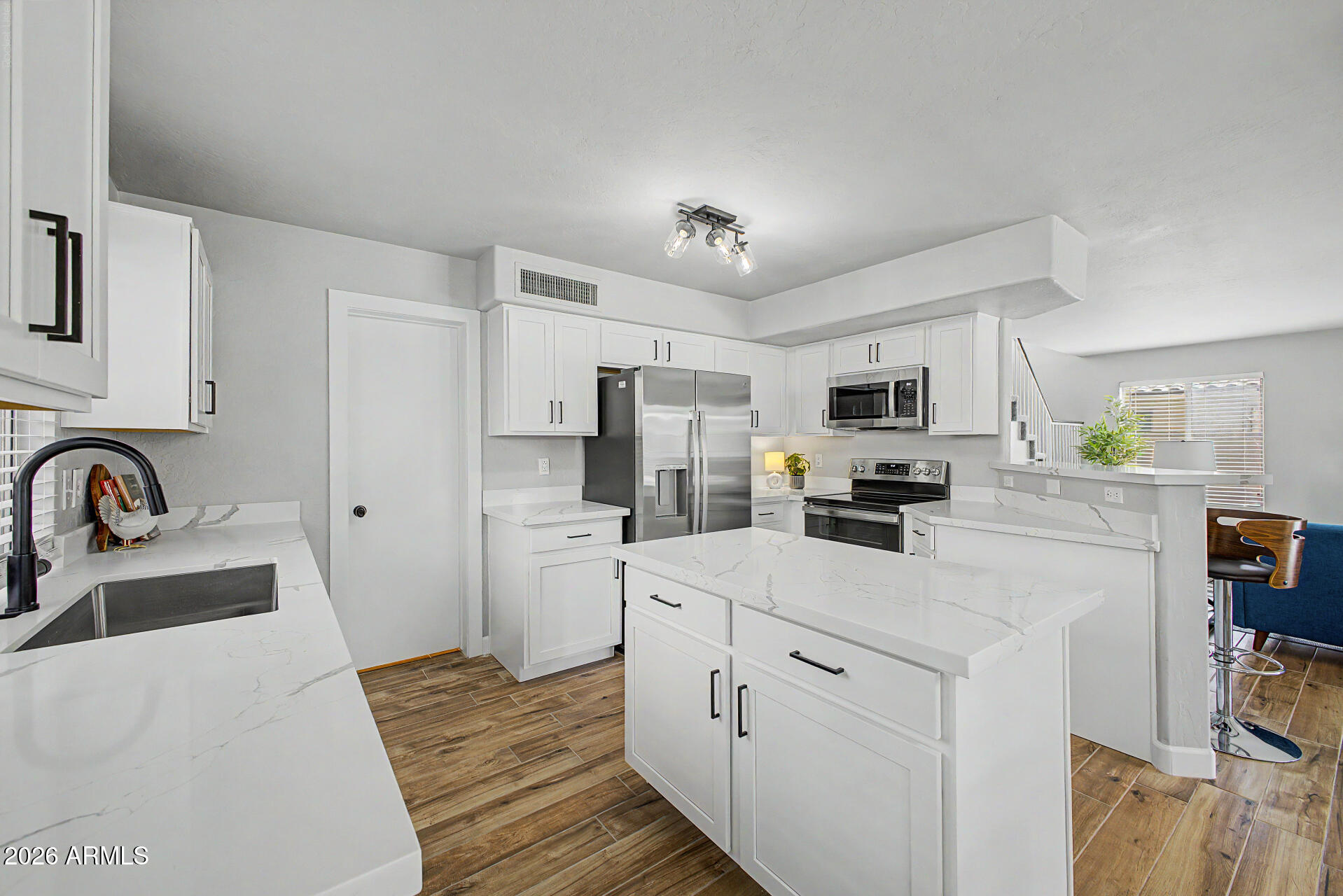 495 W DOUGLAS Avenue