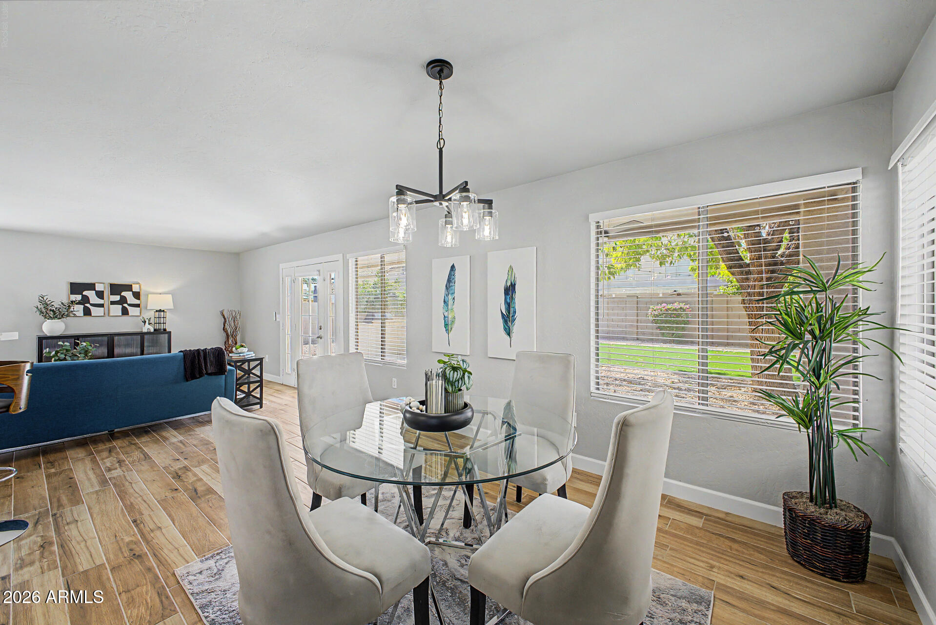 495 W DOUGLAS Avenue