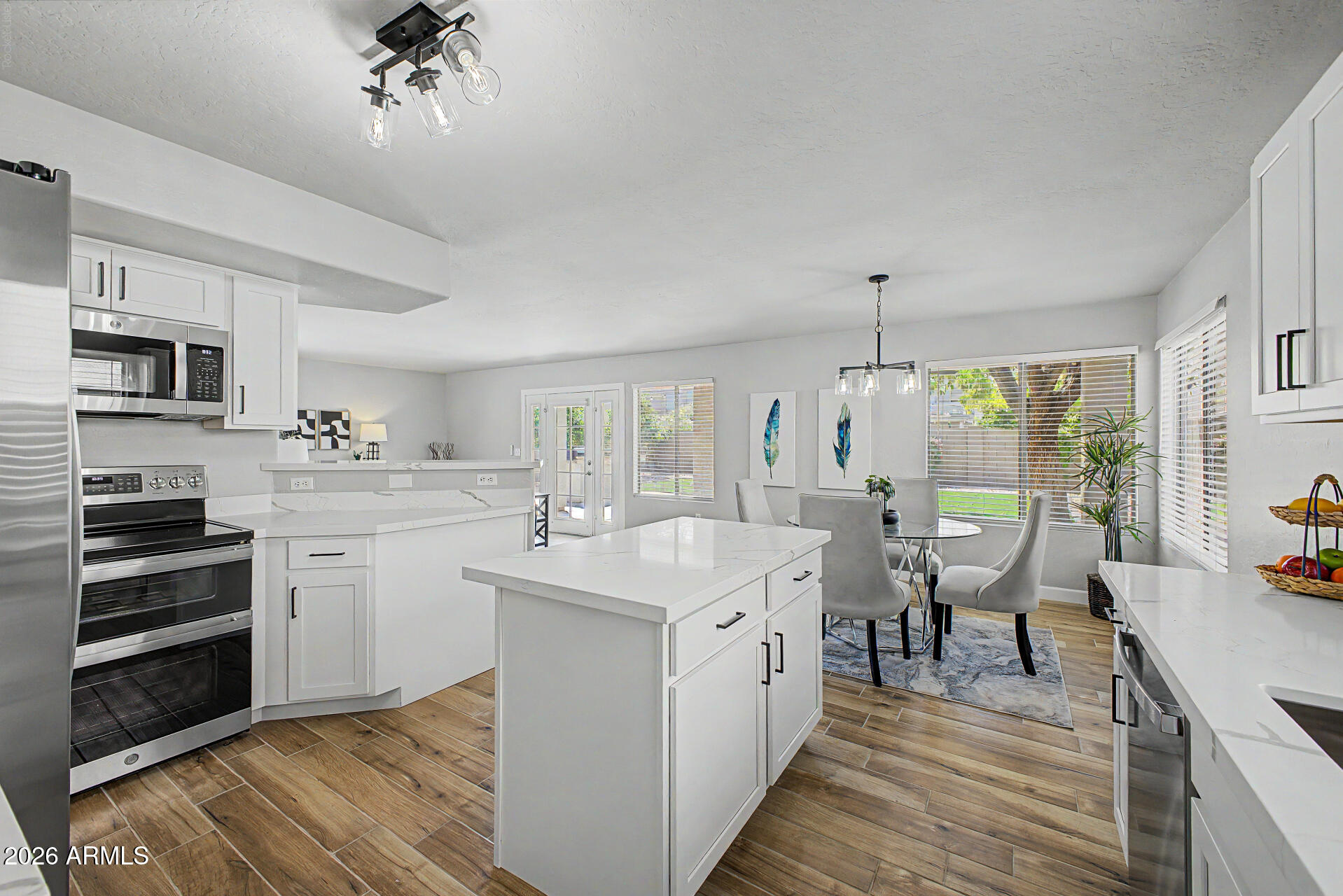495 W DOUGLAS Avenue