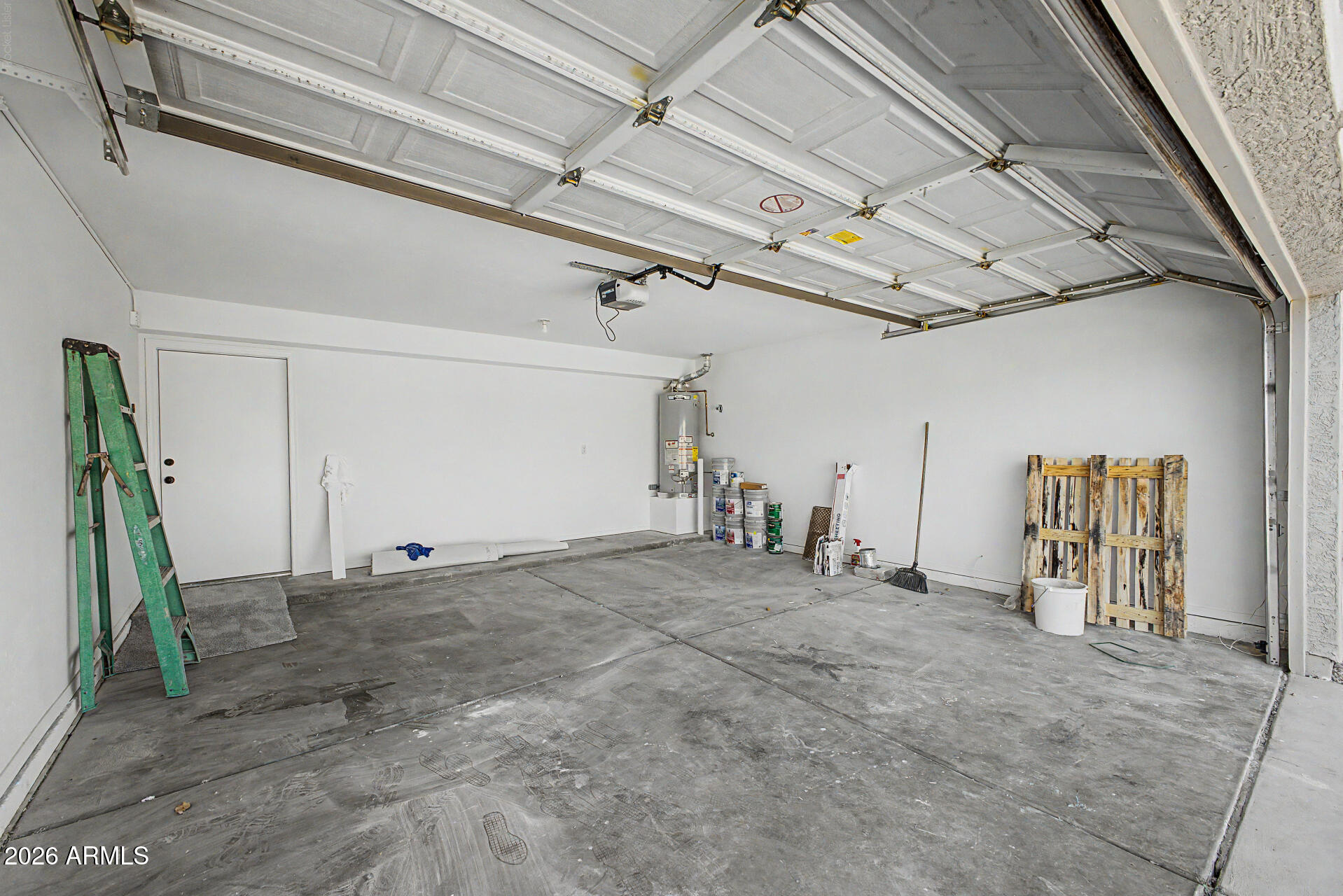 495 W DOUGLAS Avenue