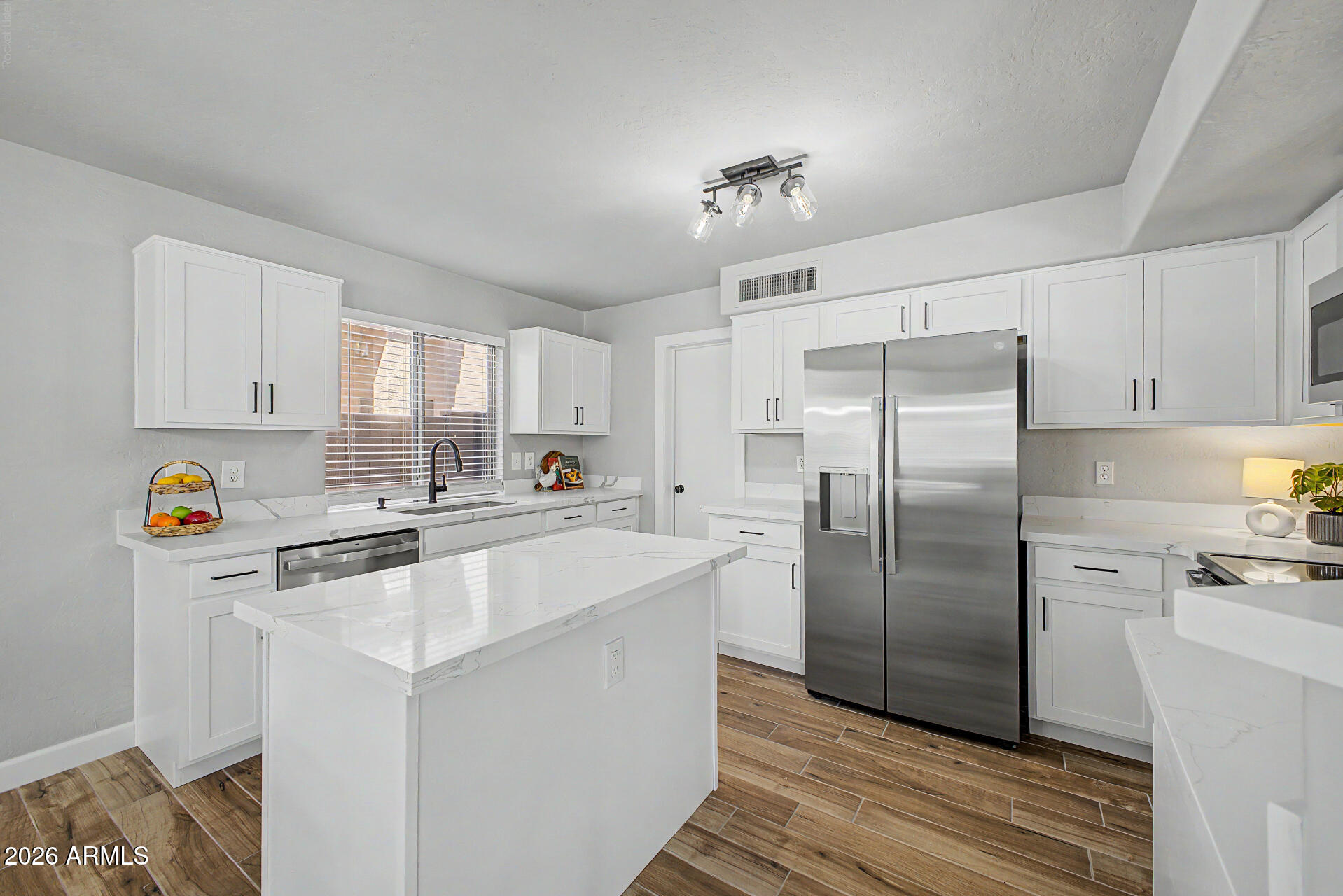 495 W DOUGLAS Avenue