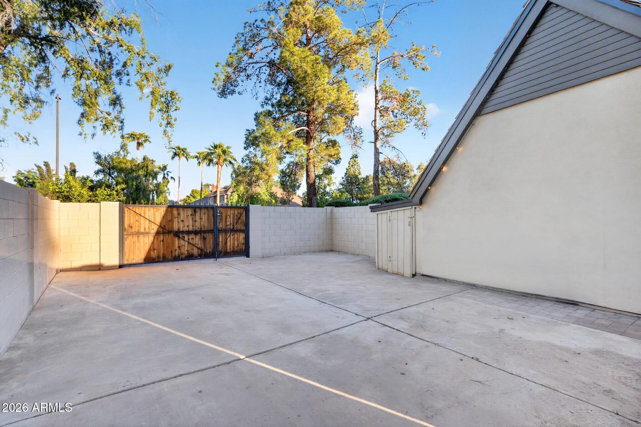 1080 N RIATA Street