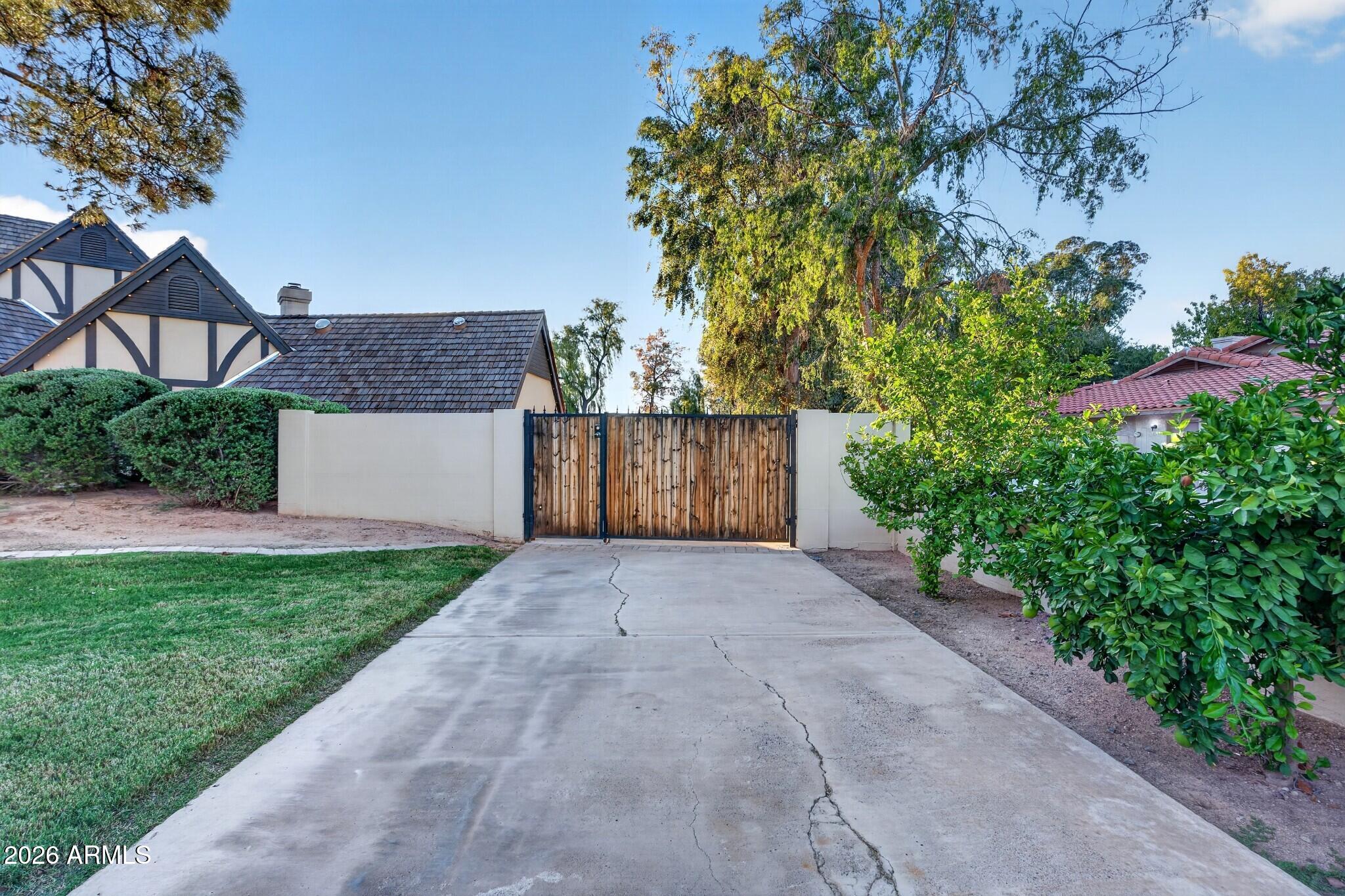 1080 N RIATA Street