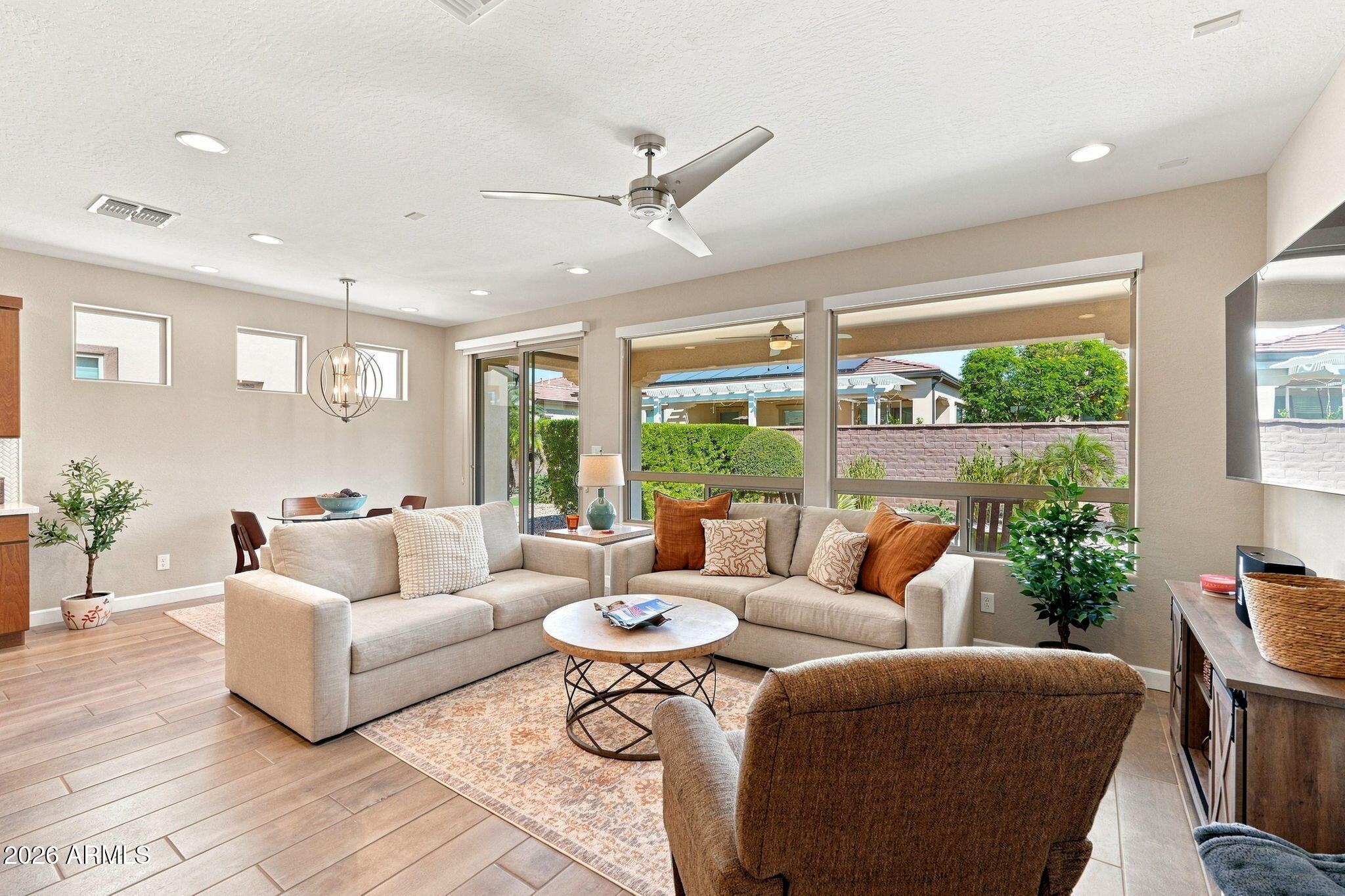 758 E FARMERS Lane