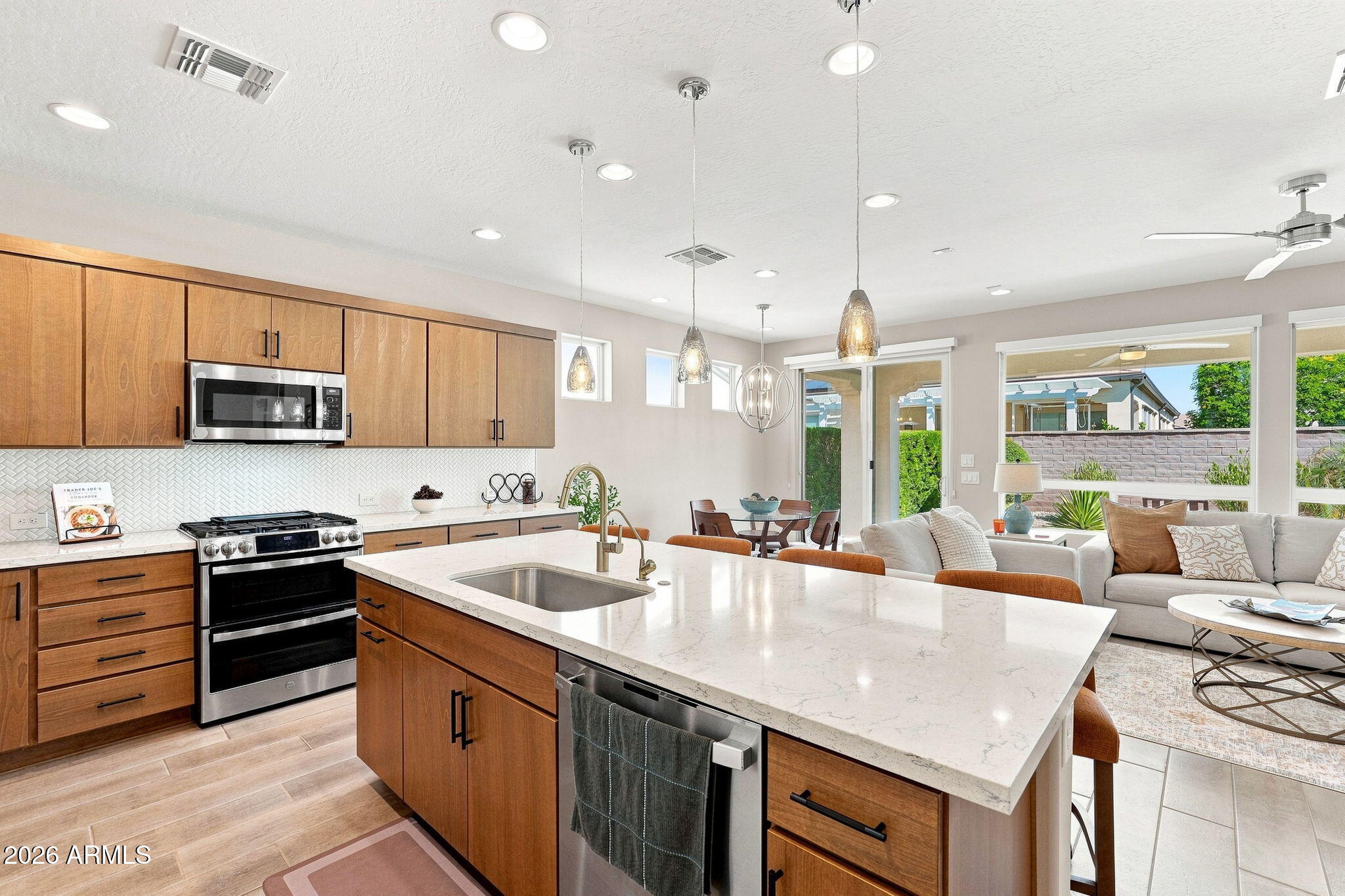 758 E FARMERS Lane
