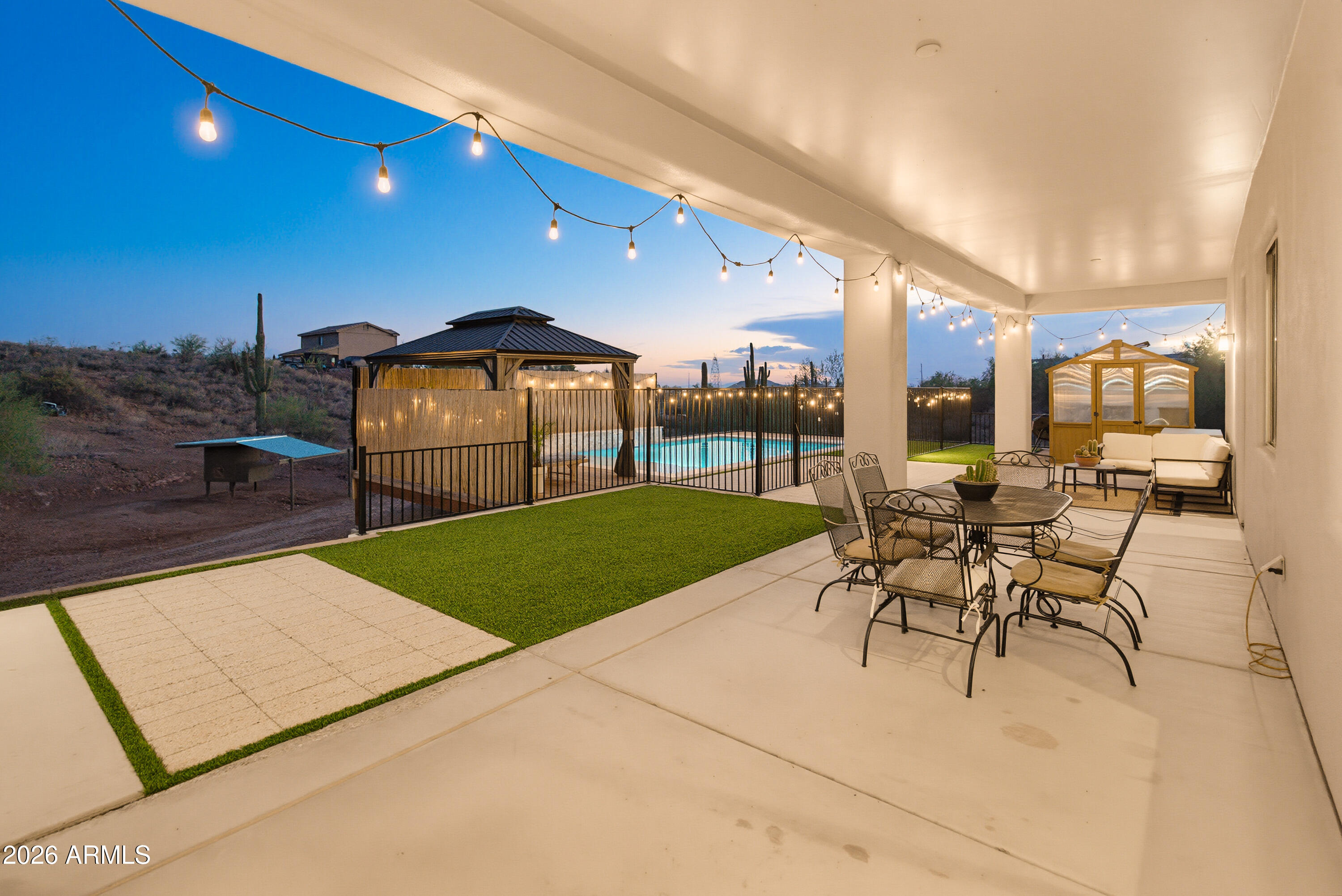 829 E STEINBECK Drive