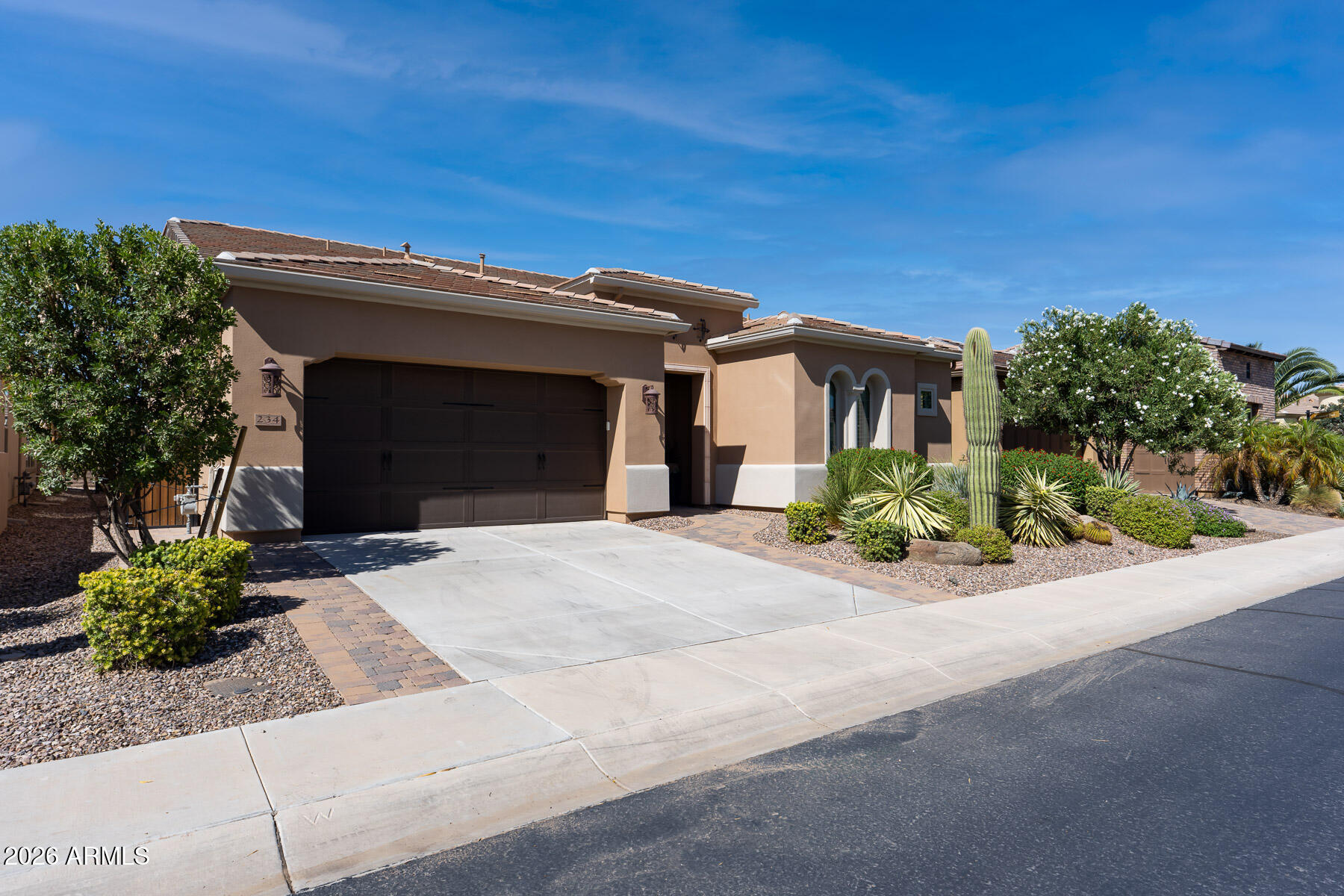 234 E LEMON Lane