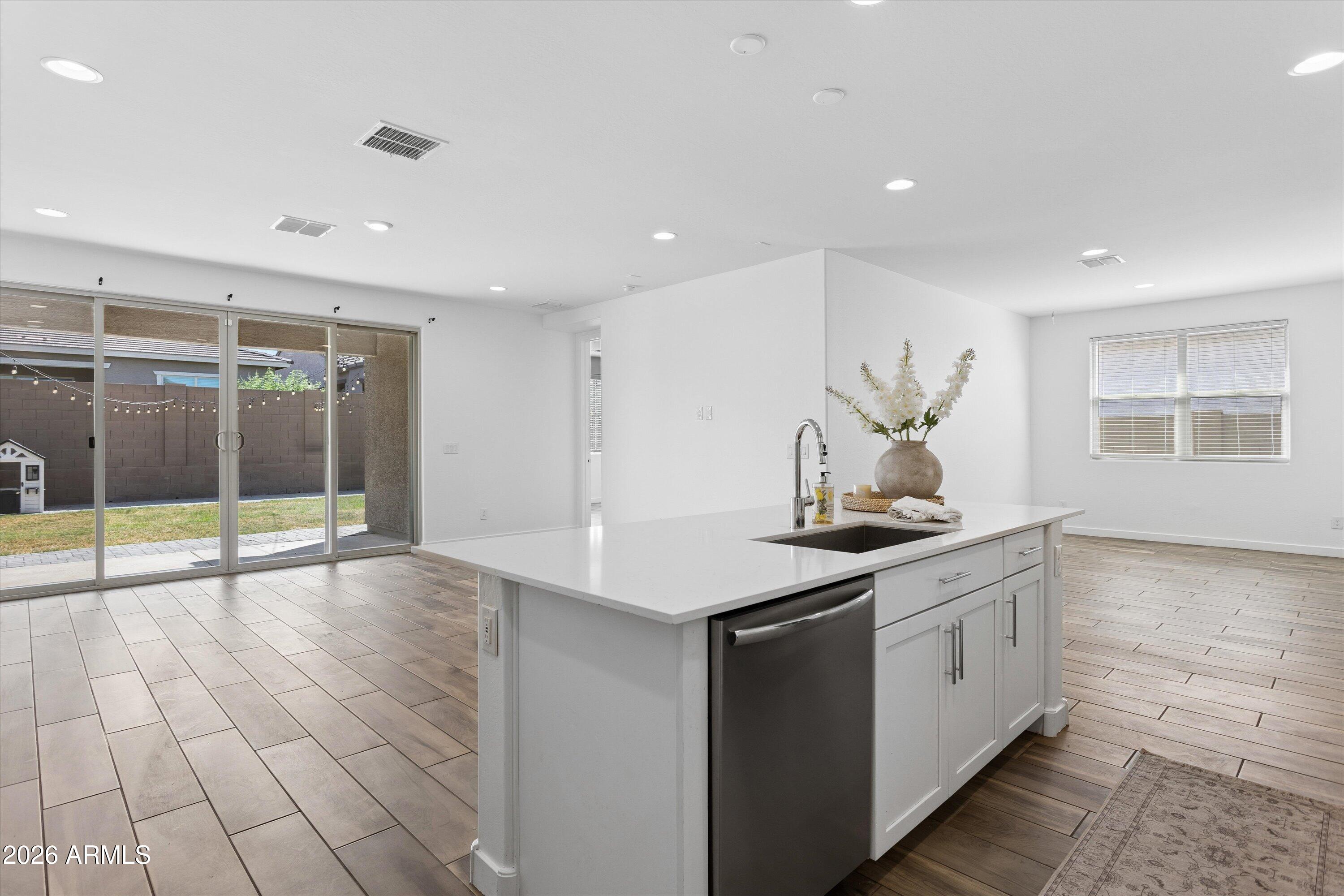2531 W Hidalgo Avenue