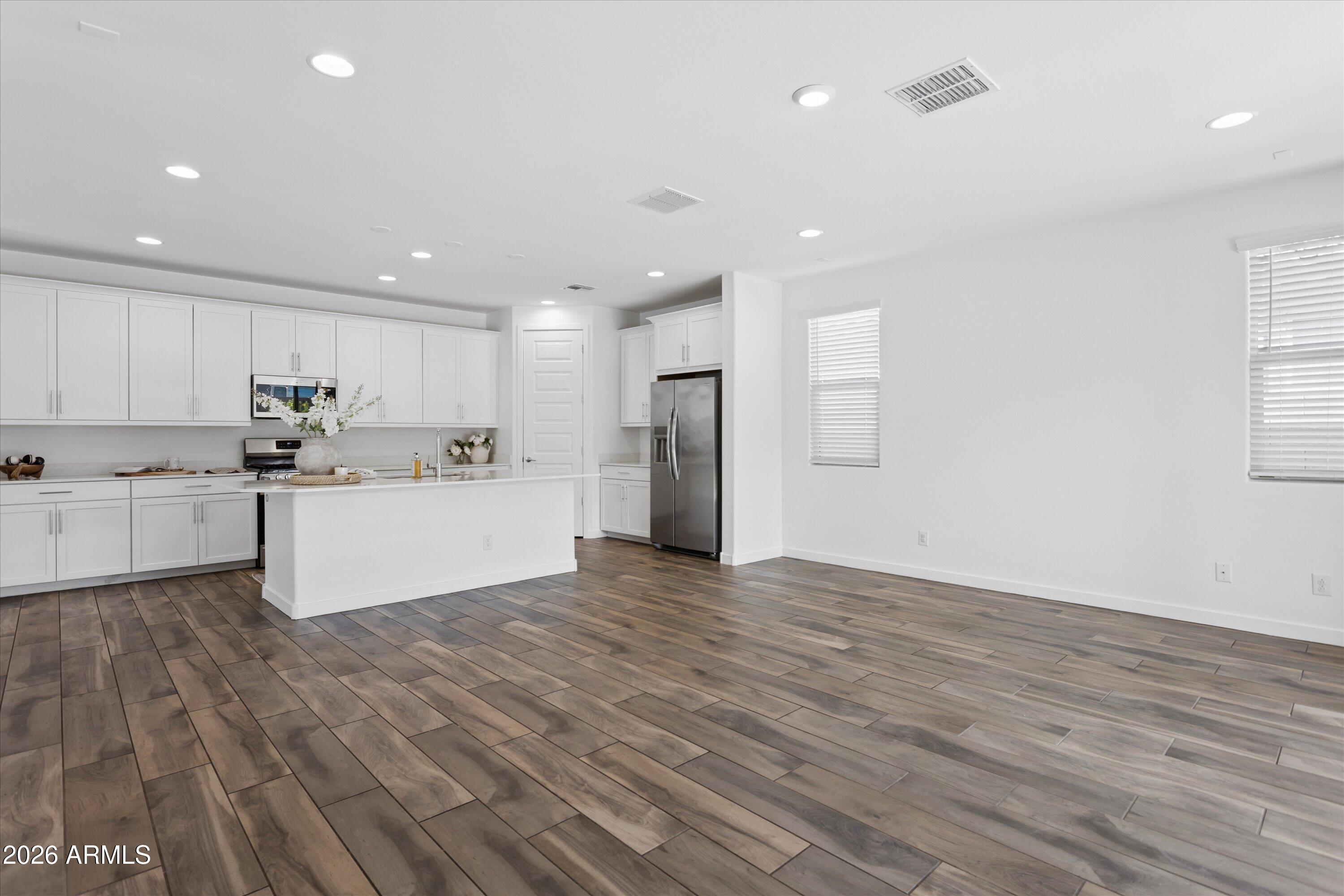 2531 W Hidalgo Avenue