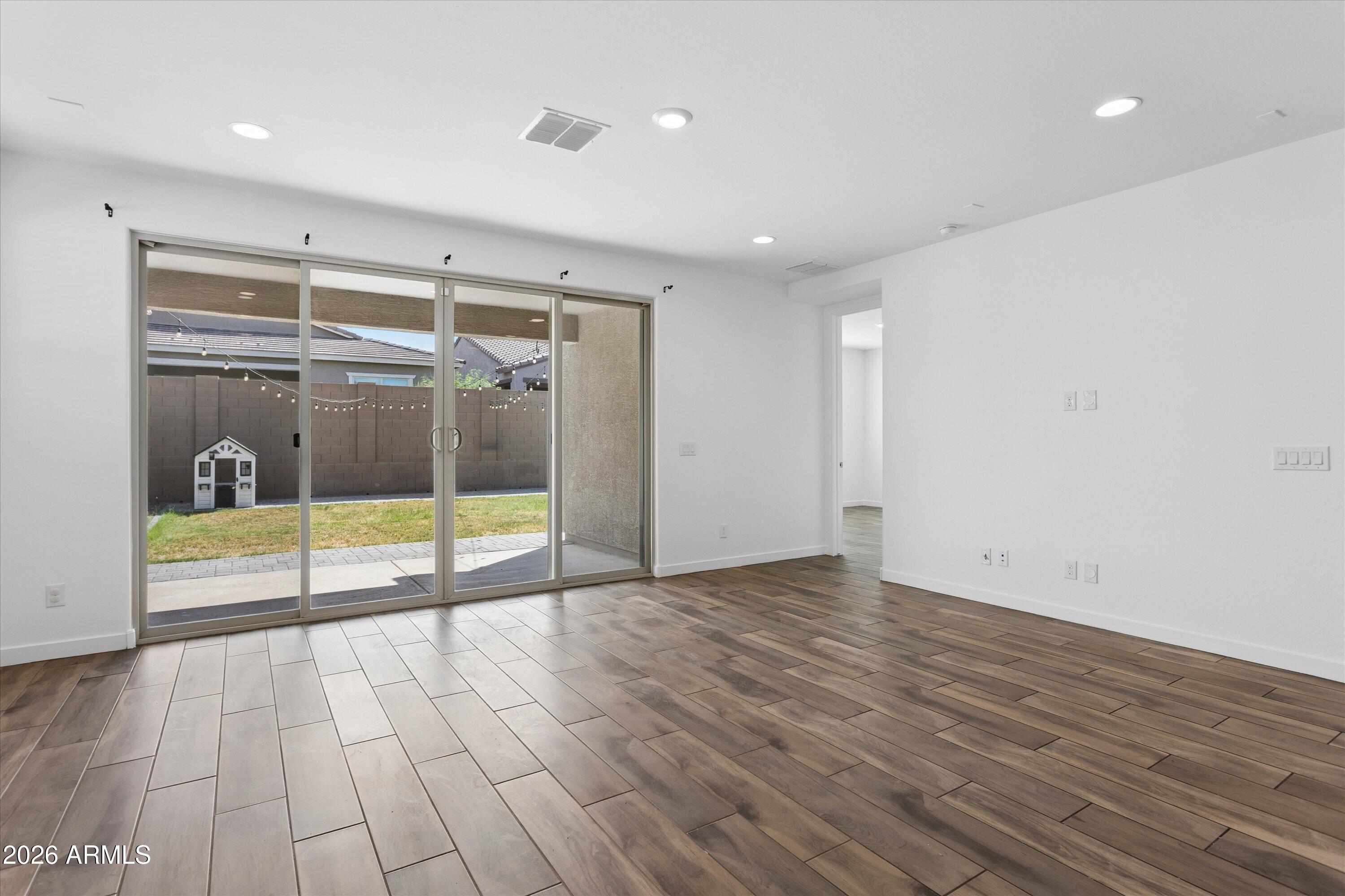 2531 W Hidalgo Avenue