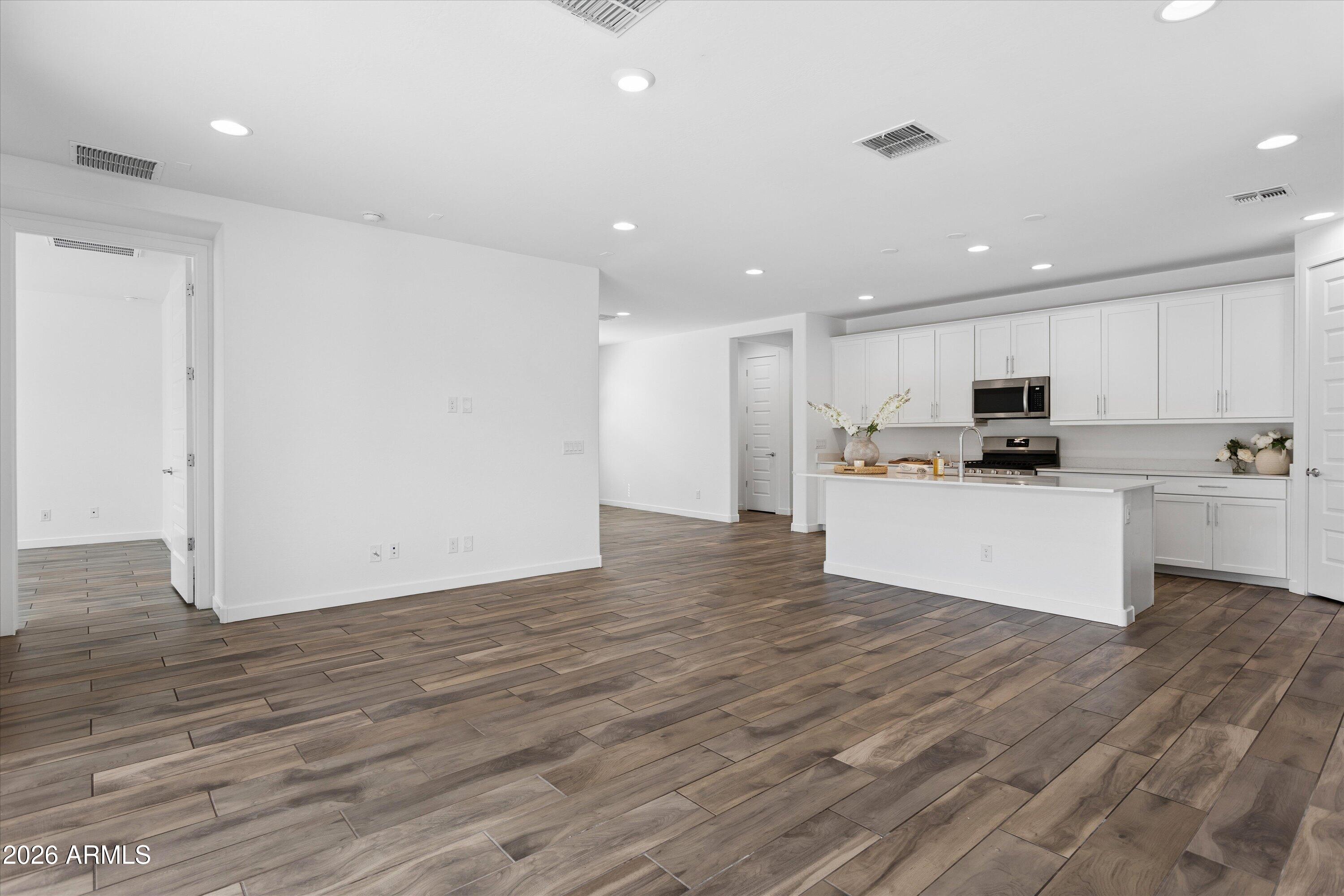 2531 W Hidalgo Avenue