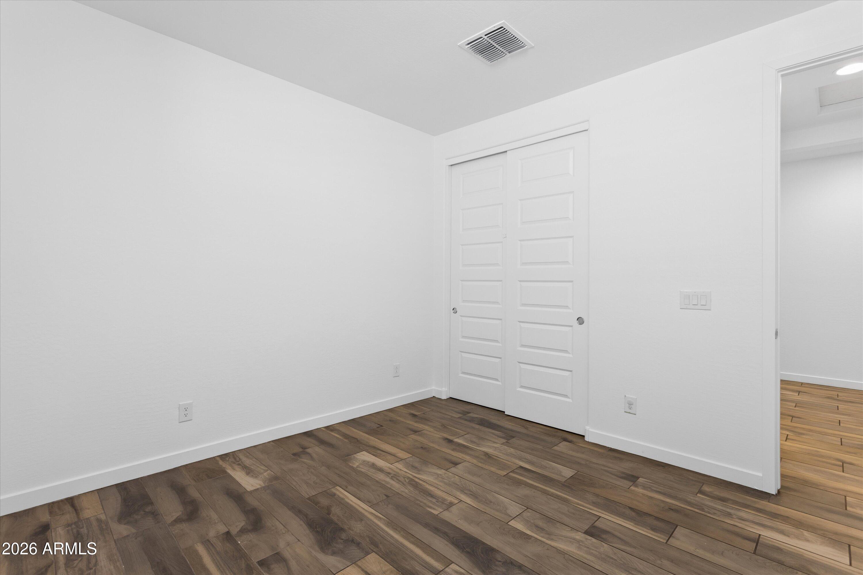 2531 W Hidalgo Avenue