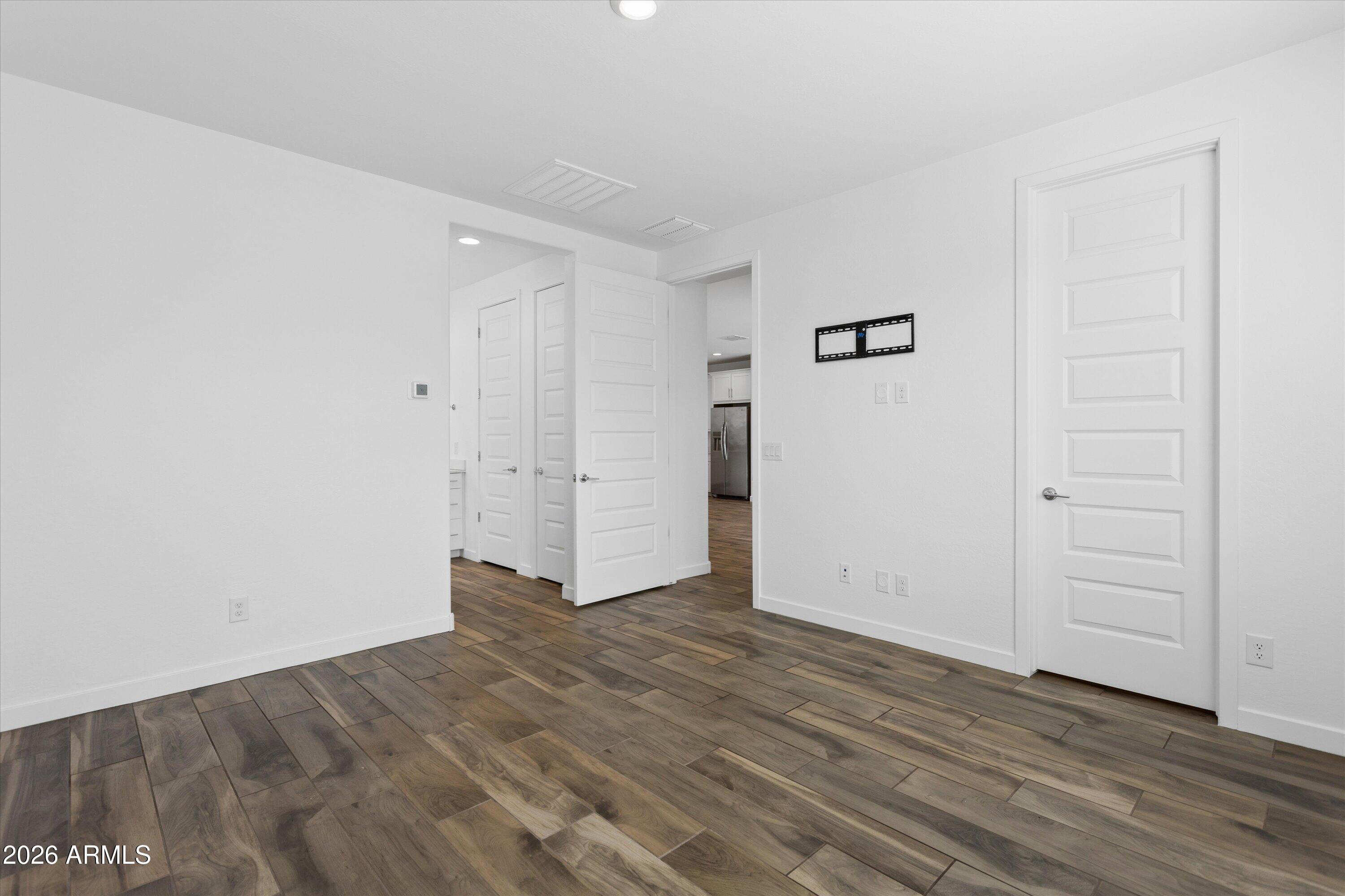 2531 W Hidalgo Avenue