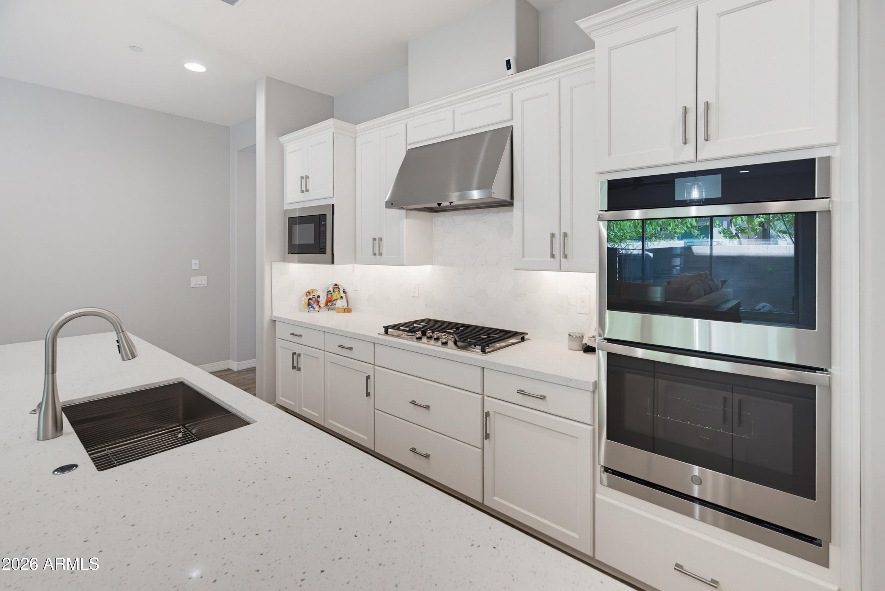 7492 E VIA DE LUNA Drive