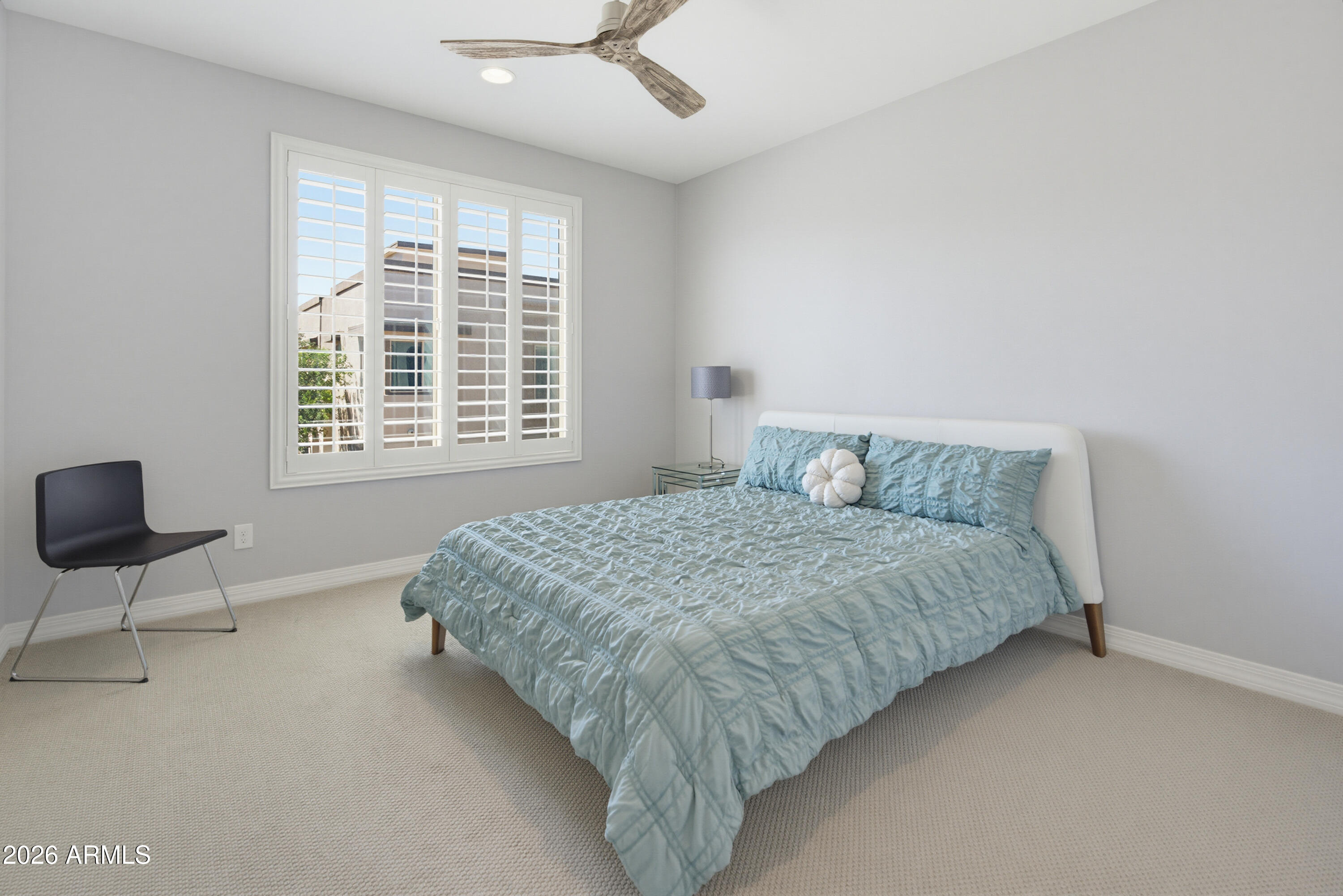 7492 E VIA DE LUNA Drive