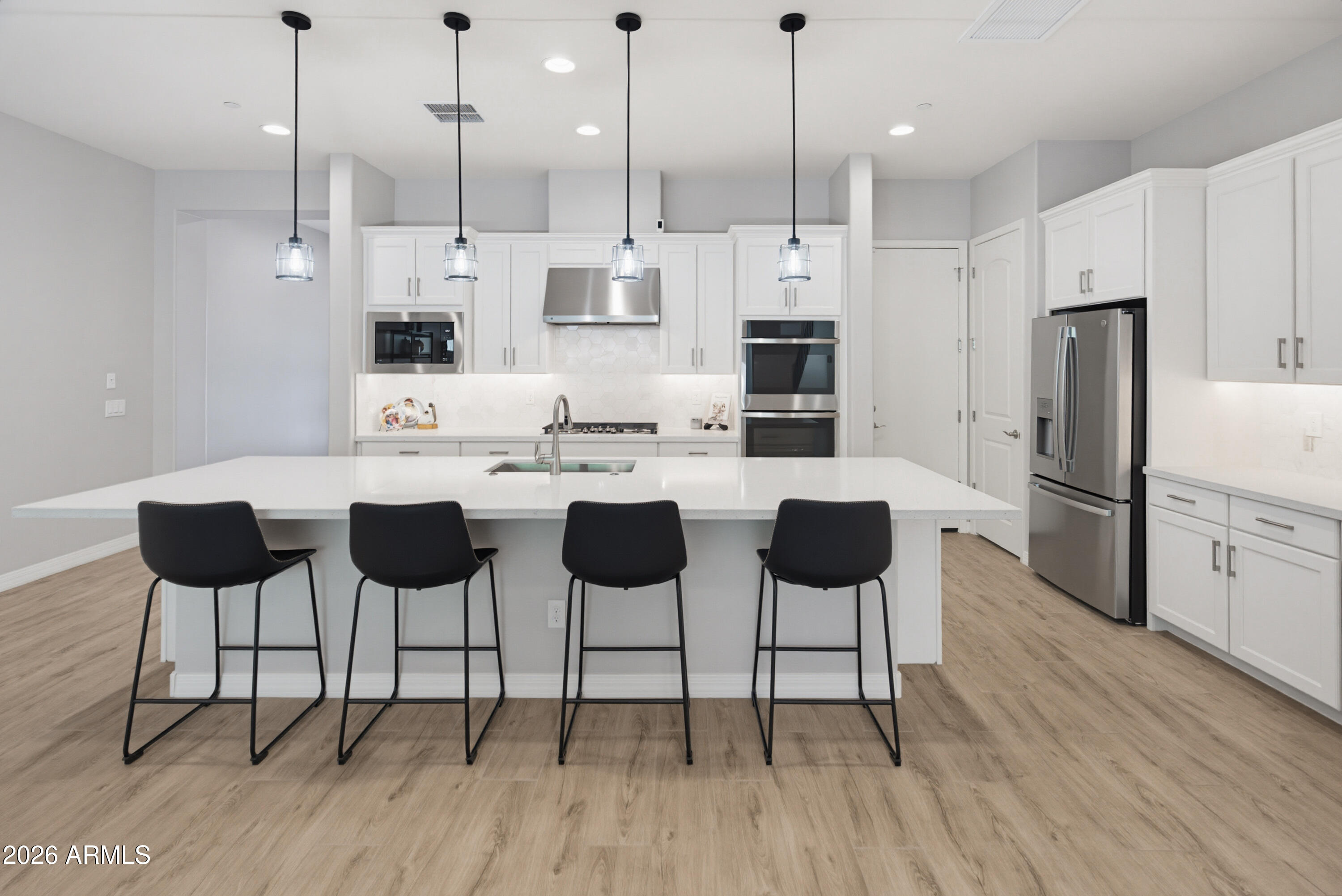 7492 E VIA DE LUNA Drive